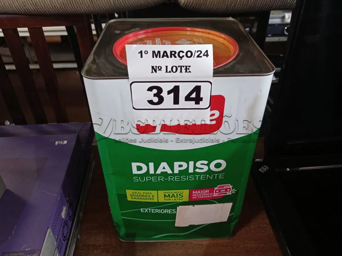 LOTE 314 - 01 LATA DE TINTA IQUINE DIAPISO 18L NA COR VERMELHA. (NO ESTADO) ATENÇÃO! FAZER A VISITAÇÃO ANTES DE ARREMATAR, NÃO SABEMOS SE FUNCIONA. LEILÃO NÃO TEM GARANTIA E NEM DEVOLUÇÃO, SUJEITO A POSSÍVEIS AVARIAS VISÍVEIS/OCULTAS E/OU AUSÊNCIA DE COMPONENTES.