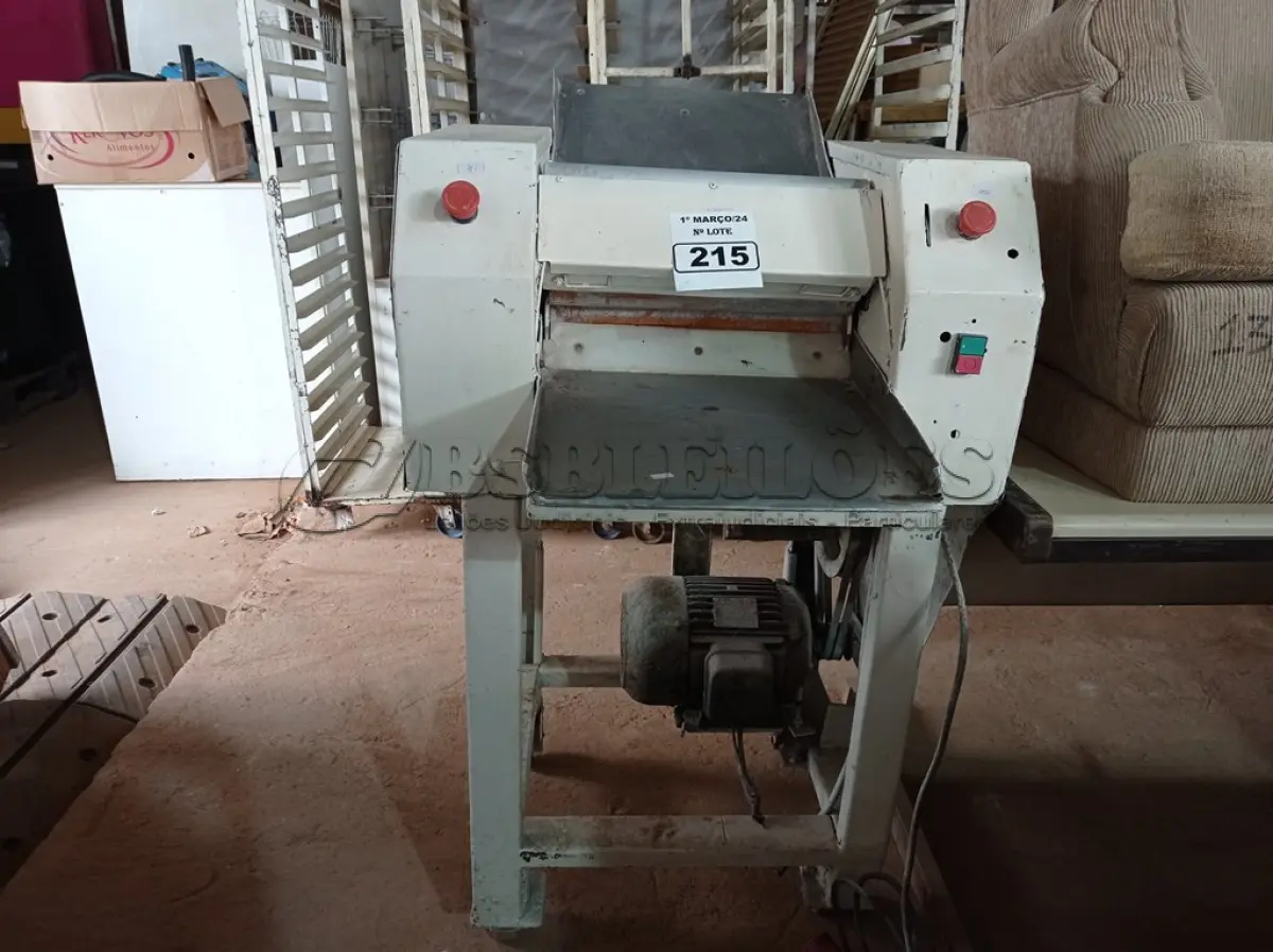 LOTE 215 - 01 CILINDRO PARA MASSAS “MODELADORA DE PÃES” INDUSTRIAL. (NO ESTADO) ATENÇÃO! FAZER A VISITAÇÃO ANTES DE ARREMATAR, NÃO SABEMOS SE FUNCIONA. LEILÃO NÃO TEM GARANTIA E NEM DEVOLUÇÃO, SUJEITO A POSSÍVEIS AVARIAS VISÍVEIS/OCULTAS E/OU AUSÊNCIA DE COMPONENTES.