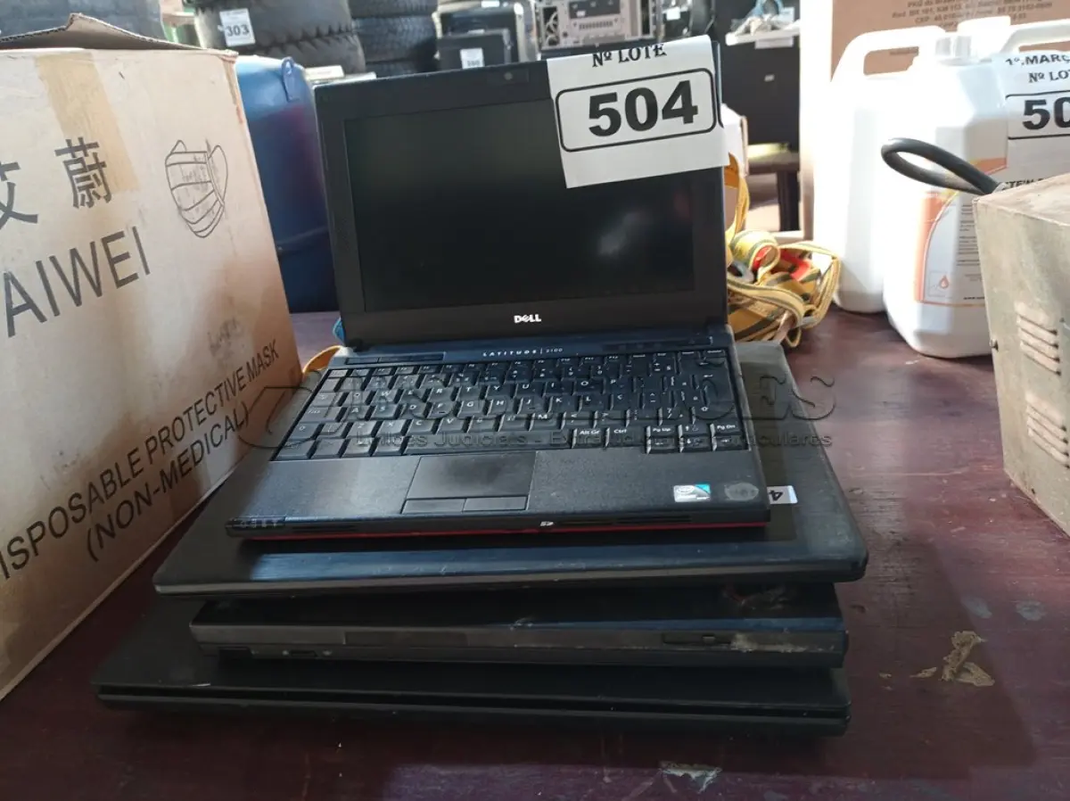 LOTE 504 - 04 NOTEBOOKS PARA RETIRADA DE PEÇAS. (NO ESTADO) ATENÇÃO! FAZER A VISITAÇÃO ANTES DE ARREMATAR, NÃO SABEMOS SE FUNCIONA. LEILÃO NÃO TEM GARANTIA E NEM DEVOLUÇÃO, SUJEITO A POSSÍVEIS AVARIAS VISÍVEIS/OCULTAS E/OU AUSÊNCIA DE COMPONENTES.