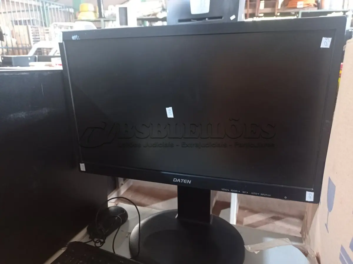 LOTE 391 - 01 CPU, 01 MONITOR, 01 TECLADO E 01 MOUSE. (NO ESTADO) ATENÇÃO! FAZER A VISITAÇÃO ANTES DE ARREMATAR, NÃO SABEMOS SE FUNCIONA. LEILÃO NÃO TEM GARANTIA E NEM DEVOLUÇÃO, SUJEITO A POSSÍVEIS AVARIAS VISÍVEIS/OCULTAS E/OU AUSÊNCIA DE COMPONENTES.