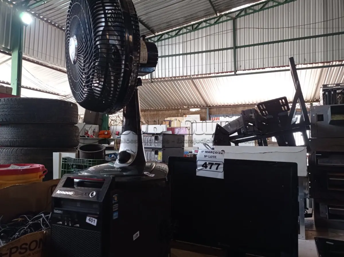 LOTE 477 - 01 CPU, 01 MONITOR, 01 TECLADO, 01 MOUSE 01 VENTILADOR E 06 CABOS DE FORÇA. (NO ESTADO) ATENÇÃO! FAZER A VISITAÇÃO ANTES DE ARREMATAR, NÃO SABEMOS SE FUNCIONA. LEILÃO NÃO TEM GARANTIA E NEM DEVOLUÇÃO, SUJEITO A POSSÍVEIS AVARIAS VISÍVEIS/OCULTAS E/OU AUSÊNCIA DE COMPONENTES.