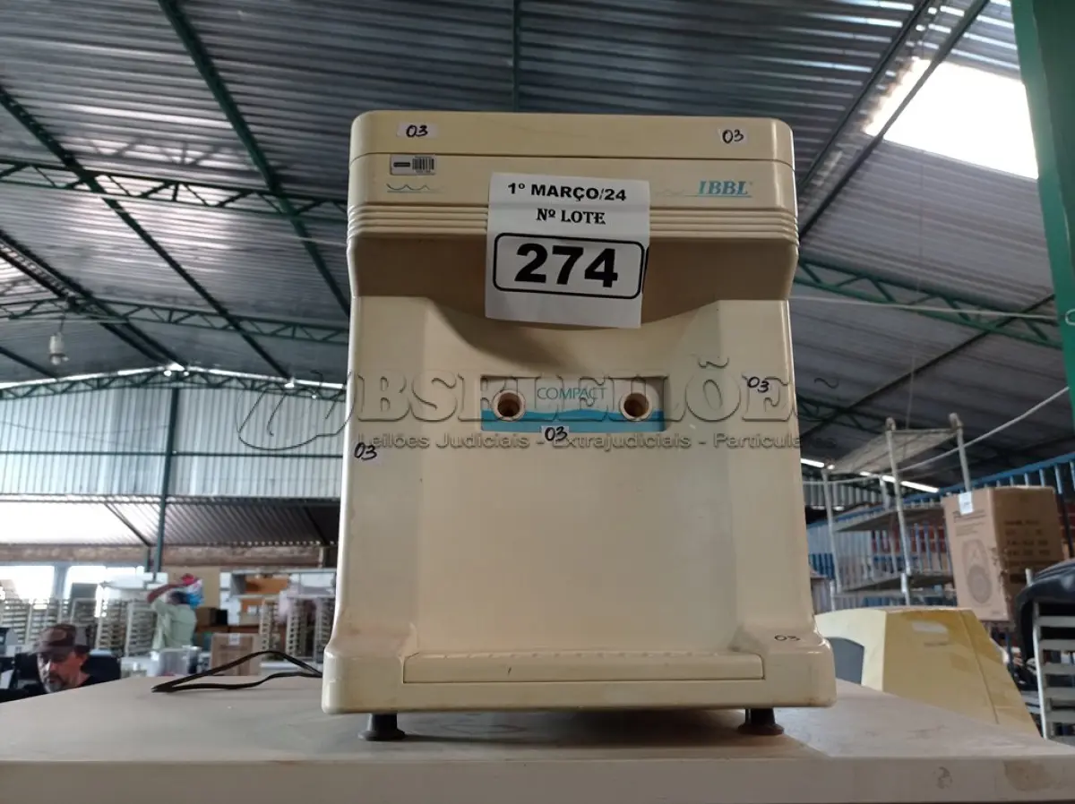 LOTE 274 - 01 PURIFICADOR DE ÁGUA INCOMPLETO. (NO ESTADO) ATENÇÃO! FAZER A VISITAÇÃO ANTES DE ARREMATAR, NÃO SABEMOS SE FUNCIONA. LEILÃO NÃO TEM GARANTIA E NEM DEVOLUÇÃO, SUJEITO A POSSÍVEIS AVARIAS VISÍVEIS/OCULTAS E/OU AUSÊNCIA DE COMPONENTES.