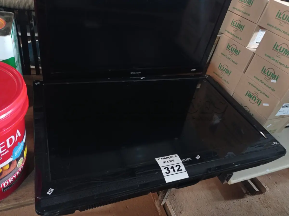 LOTE 312 - 02 TV’S MARCAS E MODELOS DIVERSOS PARA RETIRADA DE PEÇAS. (NO ESTADO) ATENÇÃO! FAZER A VISITAÇÃO ANTES DE ARREMATAR, NÃO SABEMOS SE FUNCIONA. LEILÃO NÃO TEM GARANTIA E NEM DEVOLUÇÃO, SUJEITO A POSSÍVEIS AVARIAS VISÍVEIS/OCULTAS E/OU AUSÊNCIA DE COMPONENTES.