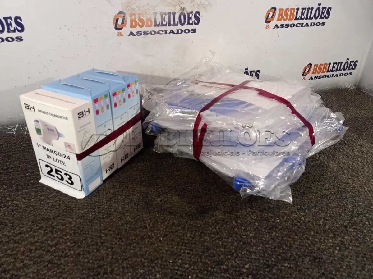 LOTE 253 - 04 TERMÔMETROS DIGITAL E 10 MASCARAS DE PROTEÇÃO. (NO ESTADO) ATENÇÃO! FAZER A VISITAÇÃO ANTES DE ARREMATAR, NÃO SABEMOS SE FUNCIONA. LEILÃO NÃO TEM GARANTIA E NEM DEVOLUÇÃO, SUJEITO A POSSÍVEIS AVARIAS VISÍVEIS/OCULTAS E/OU AUSÊNCIA DE COMPONENTES.