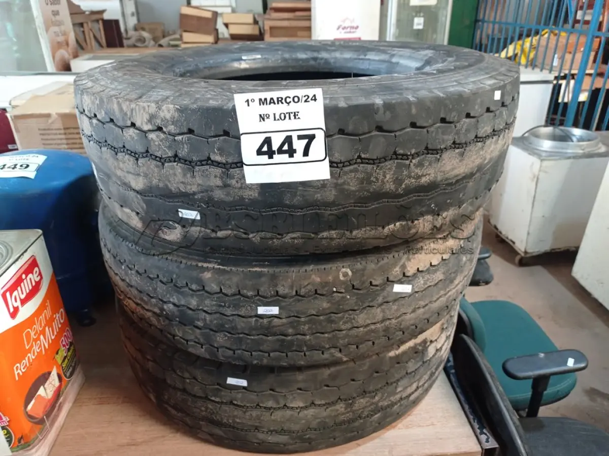 LOTE 447 - 03 PNEUS PARA CAMINHÃO ¾ 215/75/17,5. (NO ESTADO) ATENÇÃO! FAZER A VISITAÇÃO ANTES DE ARREMATAR, NÃO SABEMOS SE FUNCIONA. LEILÃO NÃO TEM GARANTIA E NEM DEVOLUÇÃO, SUJEITO A POSSÍVEIS AVARIAS VISÍVEIS/OCULTAS E/OU AUSÊNCIA DE COMPONENTES.