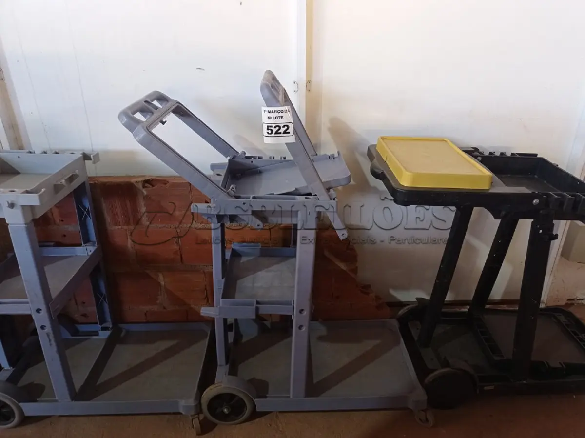 LOTE 522 - 03 CARRINHOS DE LIMPEZA INCOMPLETOS. (NO ESTADO) ATENÇÃO! FAZER A VISITAÇÃO ANTES DE ARREMATAR, NÃO SABEMOS SE FUNCIONA. LEILÃO NÃO TEM GARANTIA E NEM DEVOLUÇÃO, SUJEITO A POSSÍVEIS AVARIAS VISÍVEIS/OCULTAS E/OU AUSÊNCIA DE COMPONENTES.