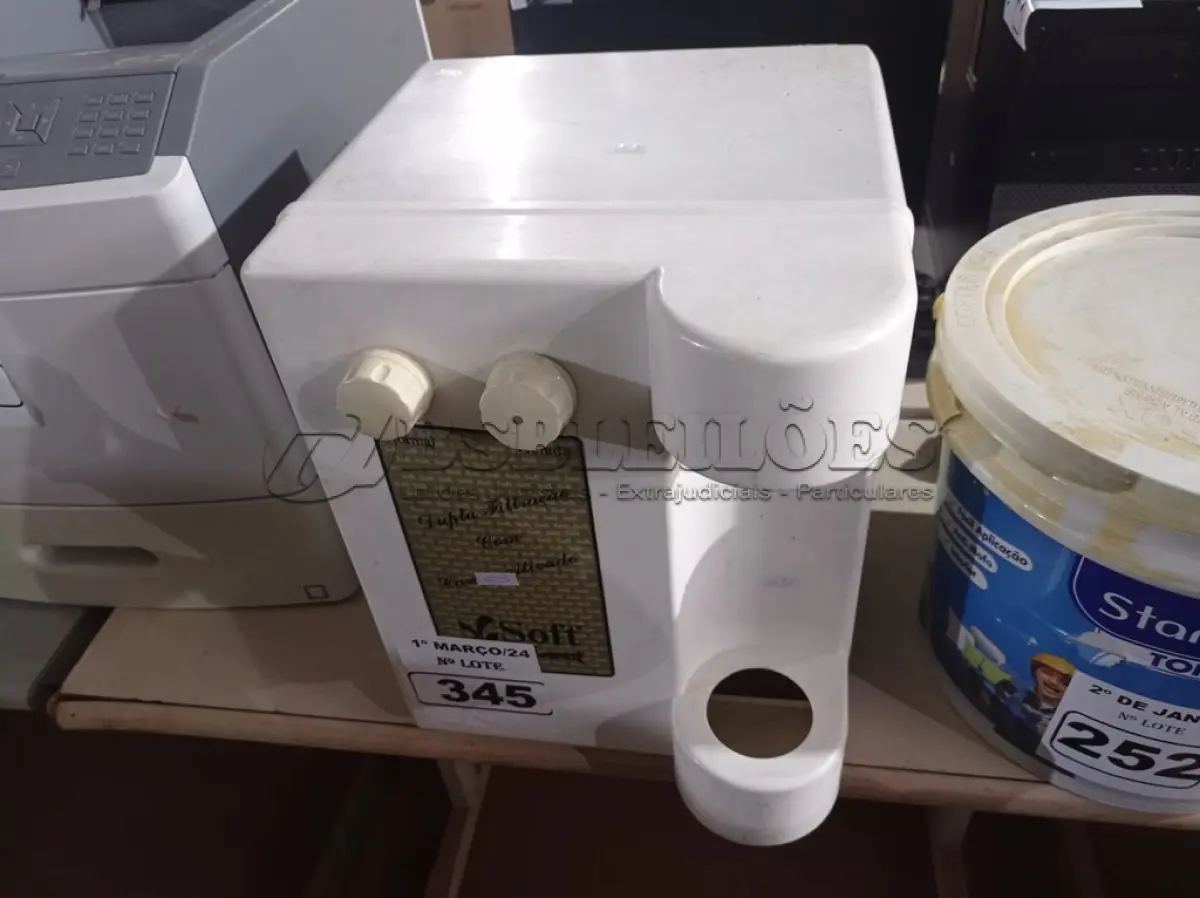 LOTE 345 - 01 PURIFICADOR DE ÁGUA MARCA SOFT. (NO ESTADO) ATENÇÃO! FAZER A VISITAÇÃO ANTES DE ARREMATAR, NÃO SABEMOS SE FUNCIONA. LEILÃO NÃO TEM GARANTIA E NEM DEVOLUÇÃO, SUJEITO A POSSÍVEIS AVARIAS VISÍVEIS/OCULTAS E/OU AUSÊNCIA DE COMPONENTES.