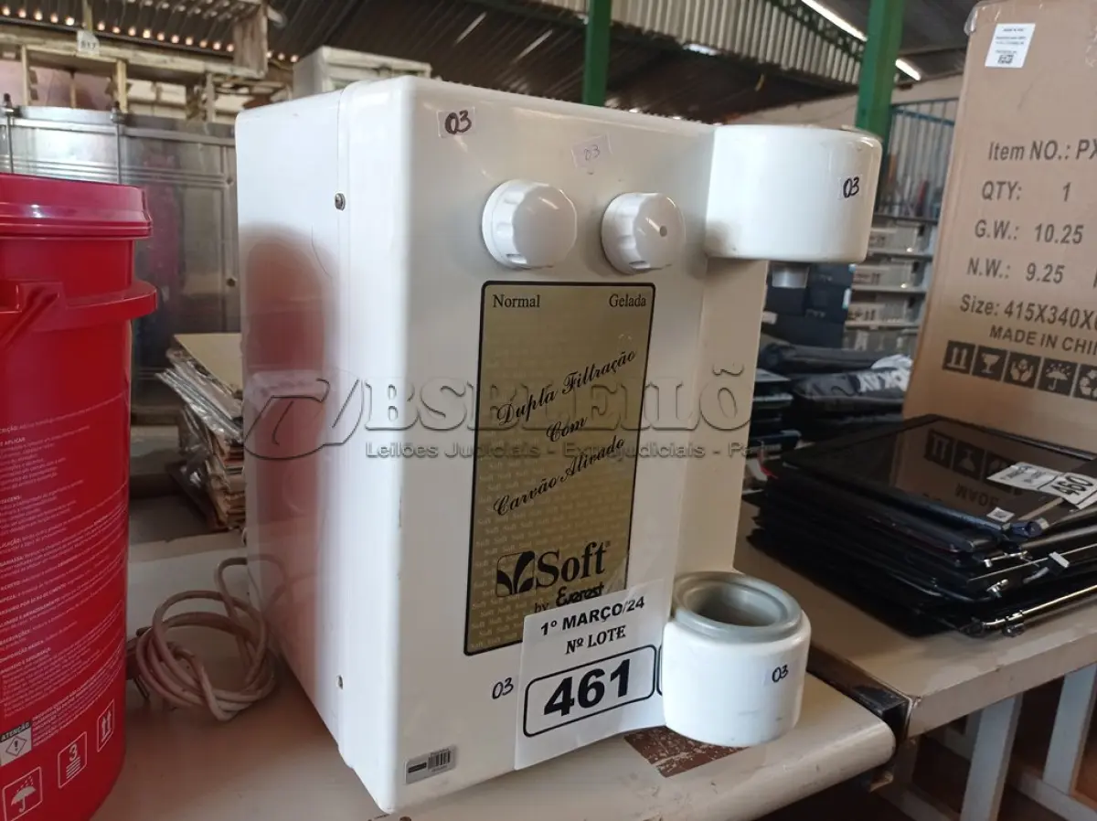 LOTE 461 - 01 PURIFICADOR DE ÁGUA NATURAL/GELADA MARCA SOFT. (NO ESTADO) ATENÇÃO! FAZER A VISITAÇÃO ANTES DE ARREMATAR, NÃO SABEMOS SE FUNCIONA. LEILÃO NÃO TEM GARANTIA E NEM DEVOLUÇÃO, SUJEITO A POSSÍVEIS AVARIAS VISÍVEIS/OCULTAS E/OU AUSÊNCIA DE COMPONENTES.