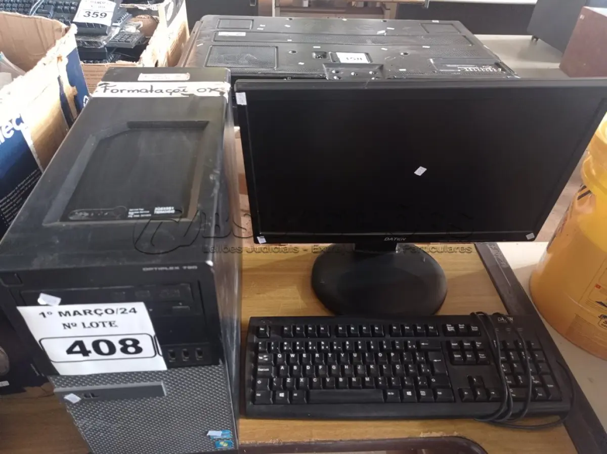 LOTE 408 - 01 CPU, 01 MONITOR, 01 TECLADO. (NO ESTADO) ATENÇÃO! FAZER A VISITAÇÃO ANTES DE ARREMATAR, NÃO SABEMOS SE FUNCIONA. LEILÃO NÃO TEM GARANTIA E NEM DEVOLUÇÃO, SUJEITO A POSSÍVEIS AVARIAS VISÍVEIS/OCULTAS E/OU AUSÊNCIA DE COMPONENTES.
