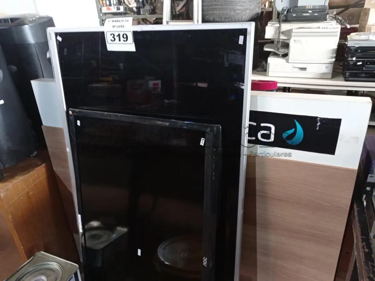 LOTE 319 - 02 TV’S MARCAS E MODELOS DIVERSOS PARA RETIRADA DE PEÇAS. (NO ESTADO) ATENÇÃO! FAZER A VISITAÇÃO ANTES DE ARREMATAR, NÃO SABEMOS SE FUNCIONA. LEILÃO NÃO TEM GARANTIA E NEM DEVOLUÇÃO, SUJEITO A POSSÍVEIS AVARIAS VISÍVEIS/OCULTAS E/OU AUSÊNCIA DE COMPONENTES.