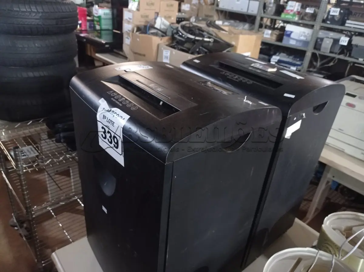 LOTE 339 - 02 FRAGMENTADORAS DE PAPEL. (NO ESTADO) ATENÇÃO! FAZER A VISITAÇÃO ANTES DE ARREMATAR, NÃO SABEMOS SE FUNCIONA. LEILÃO NÃO TEM GARANTIA E NEM DEVOLUÇÃO, SUJEITO A POSSÍVEIS AVARIAS VISÍVEIS/OCULTAS E/OU AUSÊNCIA DE COMPONENTES.