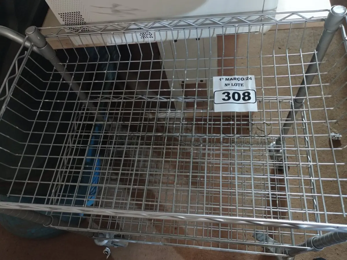 LOTE 308 - 01 CARRINHO PARA TRANSPORTE DE ALIMENTOS. (NO ESTADO) ATENÇÃO! FAZER A VISITAÇÃO ANTES DE ARREMATAR, NÃO SABEMOS SE FUNCIONA. LEILÃO NÃO TEM GARANTIA E NEM DEVOLUÇÃO, SUJEITO A POSSÍVEIS AVARIAS VISÍVEIS/OCULTAS E/OU AUSÊNCIA DE COMPONENTES.