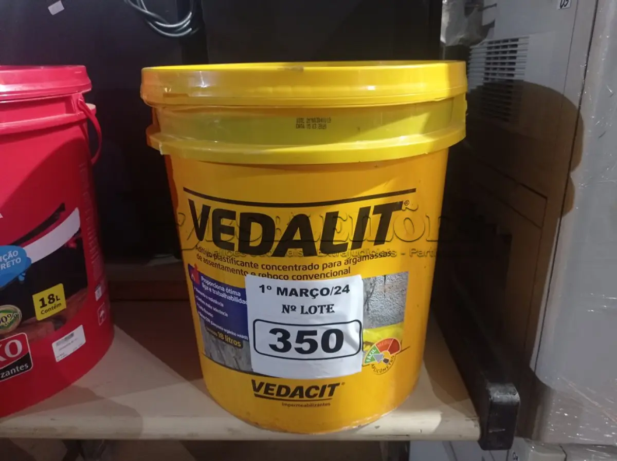 LOTE 350 - 01 BALDE DE VEDALIT, ADITIVO PLASTIFICANTE CONCENTRADO PARA ARGAMASSA DE ASSENTAMENTO E REBOCO CONVENCIONAL 18L.  (NO ESTADO) ATENÇÃO! FAZER A VISITAÇÃO ANTES DE ARREMATAR, NÃO SABEMOS SE FUNCIONA. LEILÃO NÃO TEM GARANTIA E NEM DEVOLUÇÃO, SUJEITO A POSSÍVEIS AVARIAS VISÍVEIS/OCULTAS E/OU AUSÊNCIA DE COMPONENTES.