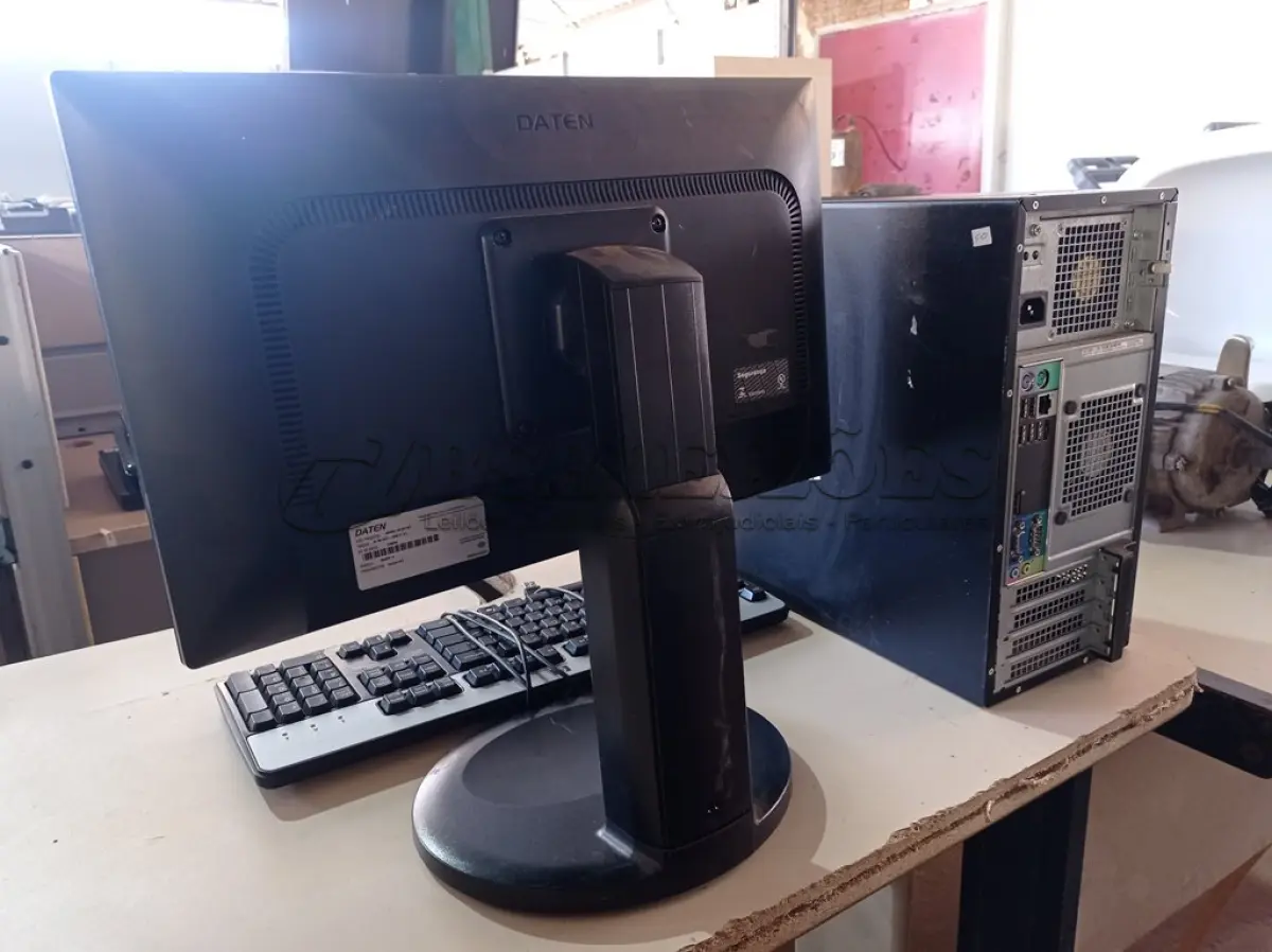 LOTE 525 - 01 CPU’S, 01 MONITOR E 01 TECLADO. (NO ESTADO) ATENÇÃO! FAZER A VISITAÇÃO ANTES DE ARREMATAR, NÃO SABEMOS SE FUNCIONA. LEILÃO NÃO TEM GARANTIA E NEM DEVOLUÇÃO, SUJEITO A POSSÍVEIS AVARIAS VISÍVEIS/OCULTAS E/OU AUSÊNCIA DE COMPONENTES.