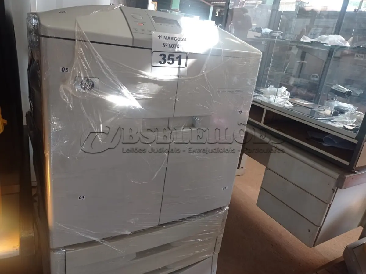 LOTE 351 - 01 IMPRESSORA MARCA HP MODELO HP COLOR LASERJET 9500HDN. (NO ESTADO) ATENÇÃO! FAZER A VISITAÇÃO ANTES DE ARREMATAR, NÃO SABEMOS SE FUNCIONA. LEILÃO NÃO TEM GARANTIA E NEM DEVOLUÇÃO, SUJEITO A POSSÍVEIS AVARIAS VISÍVEIS/OCULTAS E/OU AUSÊNCIA DE COMPONENTES.