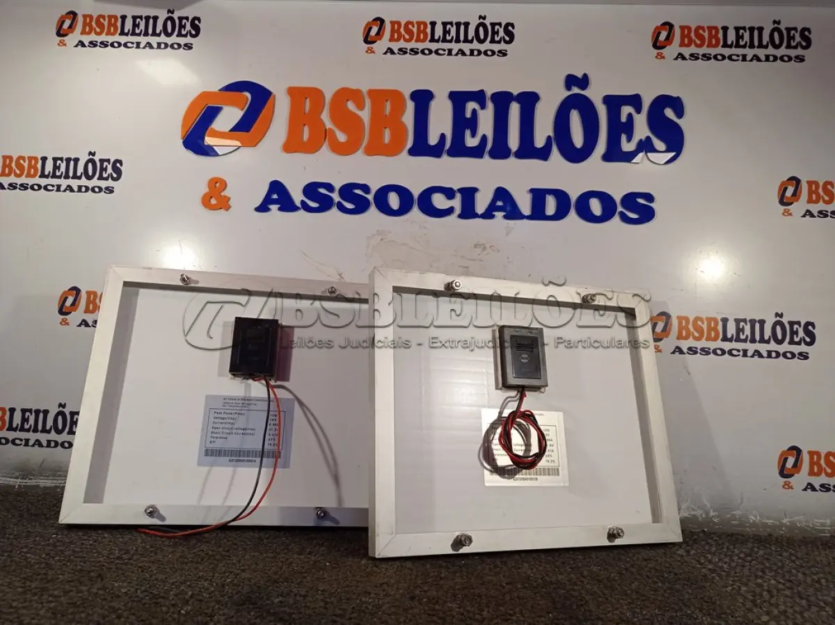 LOTE 209 - 02 PAINÉIS SOLARES 18V 10W. (NO ESTADO) ATENÇÃO! FAZER A VISITAÇÃO ANTES DE ARREMATAR, NÃO SABEMOS SE FUNCIONA. LEILÃO NÃO TEM GARANTIA E NEM DEVOLUÇÃO, SUJEITO A POSSÍVEIS AVARIAS VISÍVEIS/OCULTAS E/OU AUSÊNCIA DE COMPONENTES.