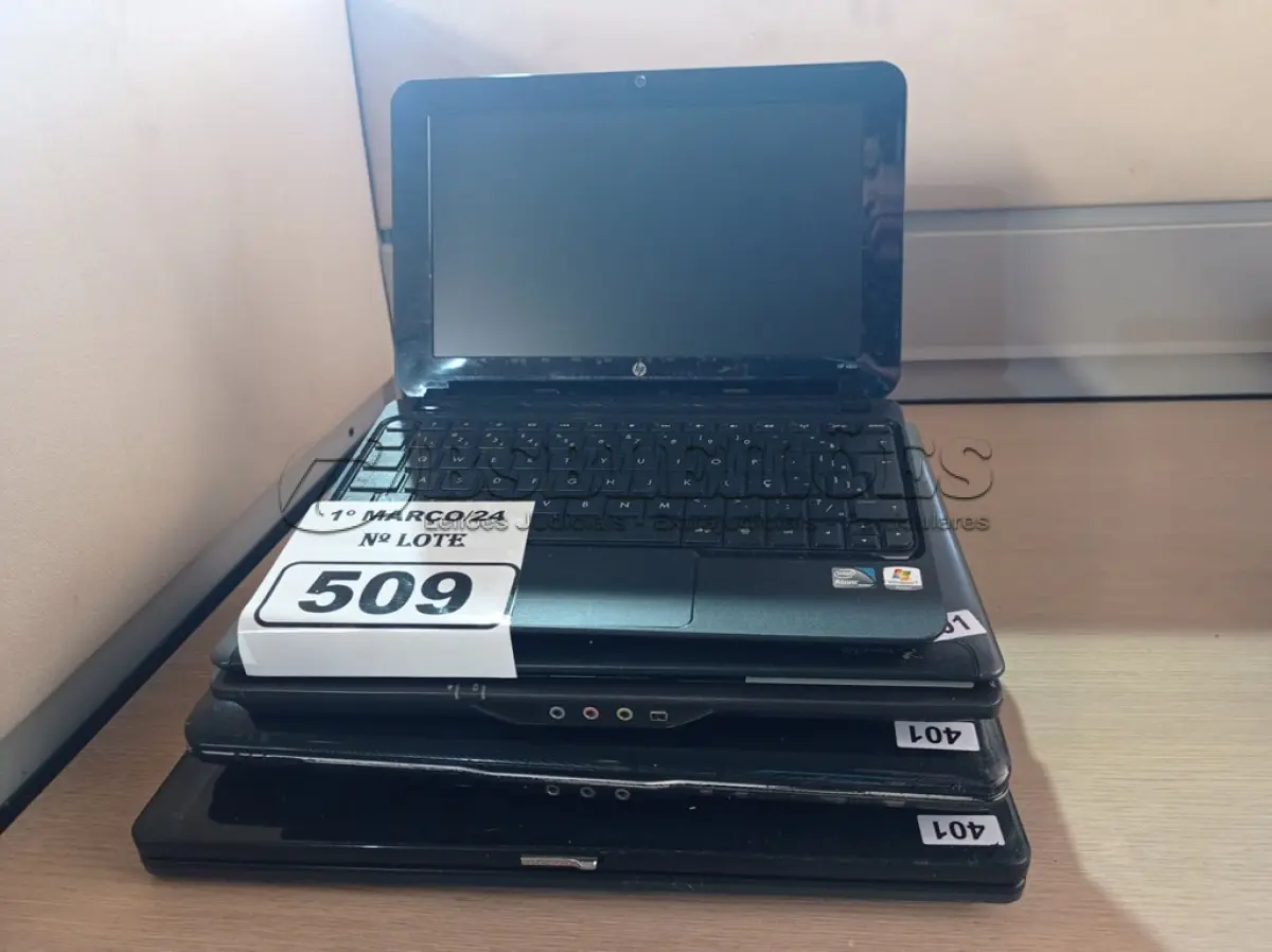 LOTE 509 - 04 NOTEBOOKS PARA RETIRADA DE PEÇAS. (NO ESTADO) ATENÇÃO! FAZER A VISITAÇÃO ANTES DE ARREMATAR, NÃO SABEMOS SE FUNCIONA. LEILÃO NÃO TEM GARANTIA E NEM DEVOLUÇÃO, SUJEITO A POSSÍVEIS AVARIAS VISÍVEIS/OCULTAS E/OU AUSÊNCIA DE COMPONENTES.