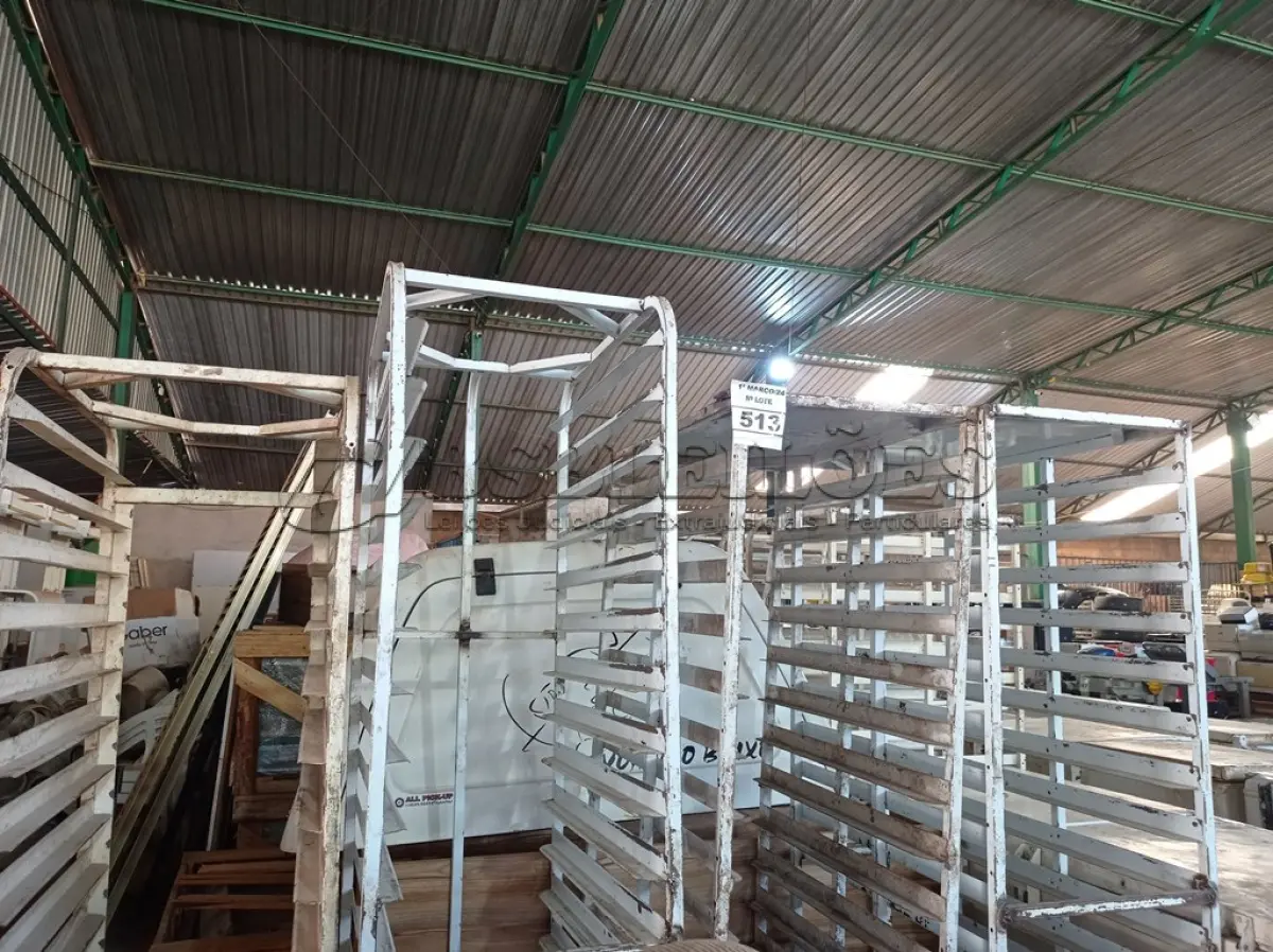 LOTE 513 - 04 CARRINHOS PARA TRANSPORTE DE BANDEJAS. (NO ESTADO) ATENÇÃO! FAZER A VISITAÇÃO ANTES DE ARREMATAR, NÃO SABEMOS SE FUNCIONA. LEILÃO NÃO TEM GARANTIA E NEM DEVOLUÇÃO, SUJEITO A POSSÍVEIS AVARIAS VISÍVEIS/OCULTAS E/OU AUSÊNCIA DE COMPONENTES.
