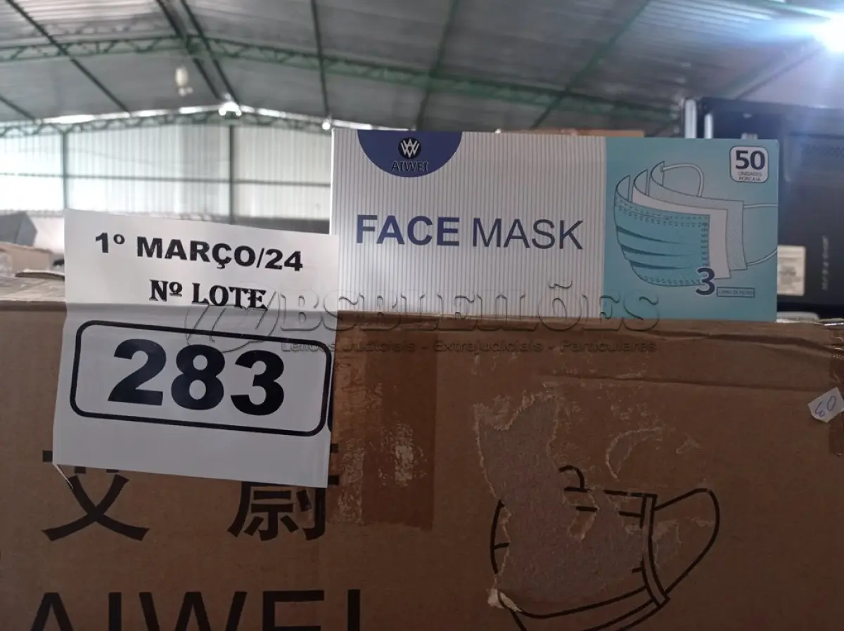 LOTE 283 - 01 CAIXA COM APROXIMADAMENTE 2.000 MASCARAS DESCARTÁVEIS. (NO ESTADO) ATENÇÃO! FAZER A VISITAÇÃO ANTES DE ARREMATAR, NÃO SABEMOS SE FUNCIONA. LEILÃO NÃO TEM GARANTIA E NEM DEVOLUÇÃO, SUJEITO A POSSÍVEIS AVARIAS VISÍVEIS/OCULTAS E/OU AUSÊNCIA DE COMPONENTES.