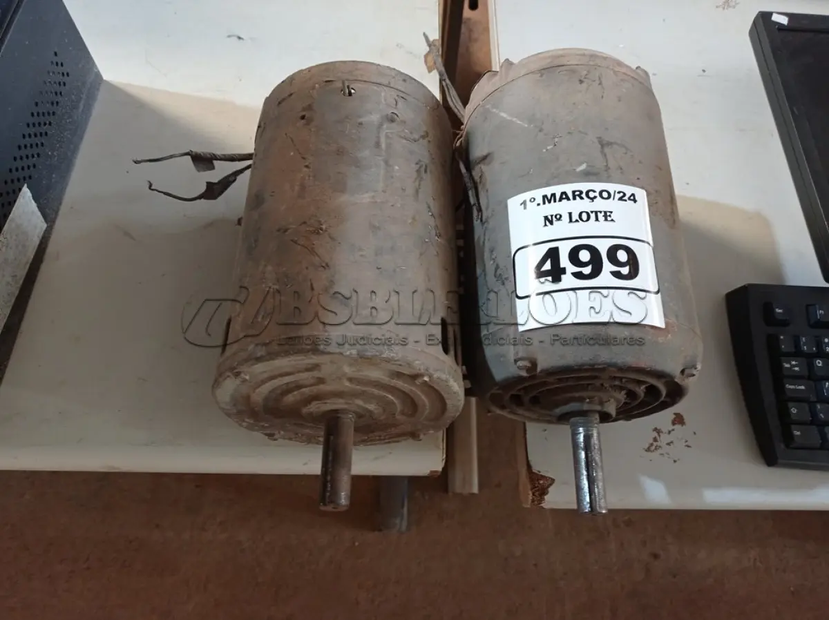 LOTE 499 - 02 MOTORES ELETRICOS. (NO ESTADO) ATENÇÃO! FAZER A VISITAÇÃO ANTES DE ARREMATAR, NÃO SABEMOS SE FUNCIONA. LEILÃO NÃO TEM GARANTIA E NEM DEVOLUÇÃO, SUJEITO A POSSÍVEIS AVARIAS VISÍVEIS/OCULTAS E/OU AUSÊNCIA DE COMPONENTES.