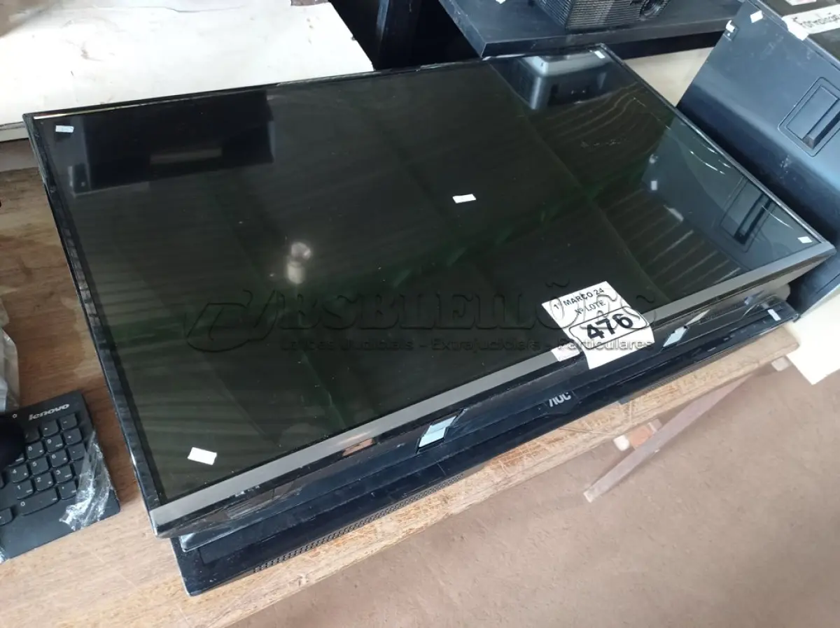 LOTE 476 - 03 TVS PARA RETIRADA DE PEÇAS. (NO ESTADO) ATENÇÃO! FAZER A VISITAÇÃO ANTES DE ARREMATAR, NÃO SABEMOS SE FUNCIONA. LEILÃO NÃO TEM GARANTIA E NEM DEVOLUÇÃO, SUJEITO A POSSÍVEIS AVARIAS VISÍVEIS/OCULTAS E/OU AUSÊNCIA DE COMPONENTES.