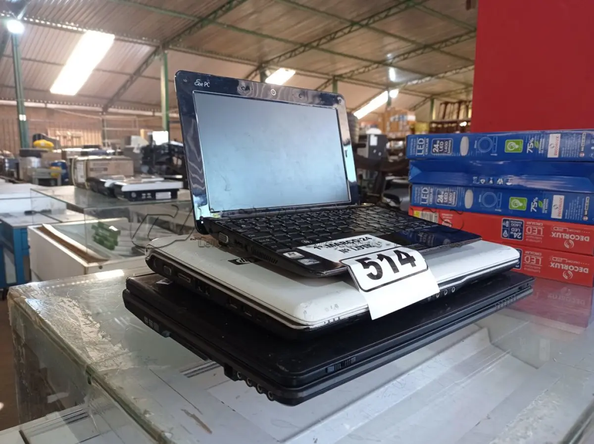 LOTE 514 - 03 NOTEBOOK’S PARA RETIRADA DE PEÇAS. (NO ESTADO) ATENÇÃO! FAZER A VISITAÇÃO ANTES DE ARREMATAR, NÃO SABEMOS SE FUNCIONA. LEILÃO NÃO TEM GARANTIA E NEM DEVOLUÇÃO, SUJEITO A POSSÍVEIS AVARIAS VISÍVEIS/OCULTAS E/OU AUSÊNCIA DE COMPONENTES.