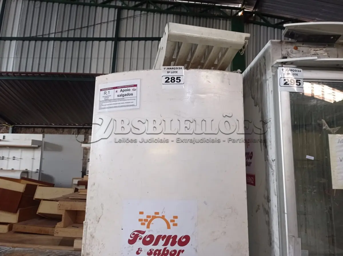 LOTE 285 - 01 CERVEJEIRA MARCA METALFRIO. (NO ESTADO) ATENÇÃO! FAZER A VISITAÇÃO ANTES DE ARREMATAR, NÃO SABEMOS SE FUNCIONA. LEILÃO NÃO TEM GARANTIA E NEM DEVOLUÇÃO, SUJEITO A POSSÍVEIS AVARIAS VISÍVEIS/OCULTAS E/OU AUSÊNCIA DE COMPONENTES.