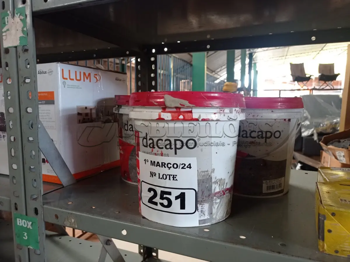 LOTE 251 - 03 BALDES DE CIMENTO QUEIMADO DACAPÓ 5KG. (NO ESTADO) ATENÇÃO! FAZER A VISITAÇÃO ANTES DE ARREMATAR, NÃO SABEMOS SE FUNCIONA. LEILÃO NÃO TEM GARANTIA E NEM DEVOLUÇÃO, SUJEITO A POSSÍVEIS AVARIAS VISÍVEIS/OCULTAS E/OU AUSÊNCIA DE COMPONENTES.