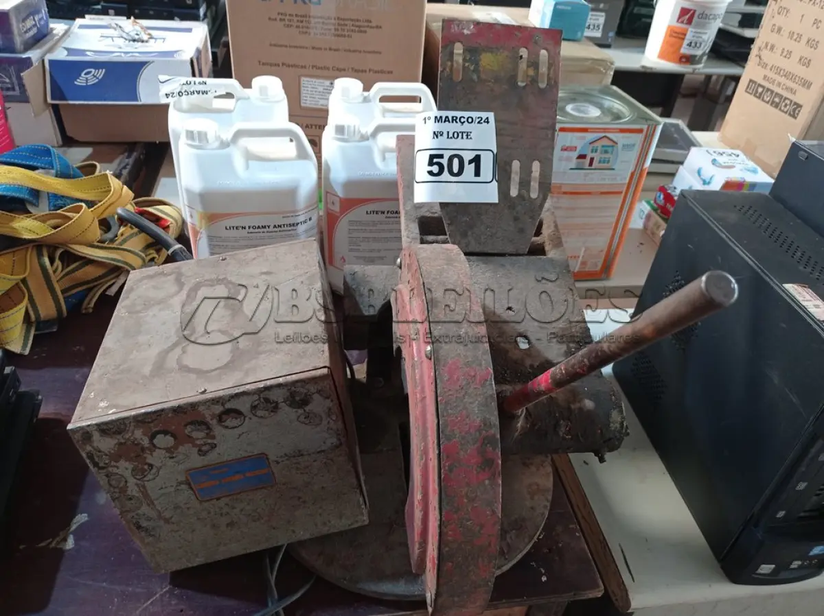 LOTE 501 - 01 BASE PARA POLICORTE E 01 FONTE. (NO ESTADO) ATENÇÃO! FAZER A VISITAÇÃO ANTES DE ARREMATAR, NÃO SABEMOS SE FUNCIONA. LEILÃO NÃO TEM GARANTIA E NEM DEVOLUÇÃO, SUJEITO A POSSÍVEIS AVARIAS VISÍVEIS/OCULTAS E/OU AUSÊNCIA DE COMPONENTES.