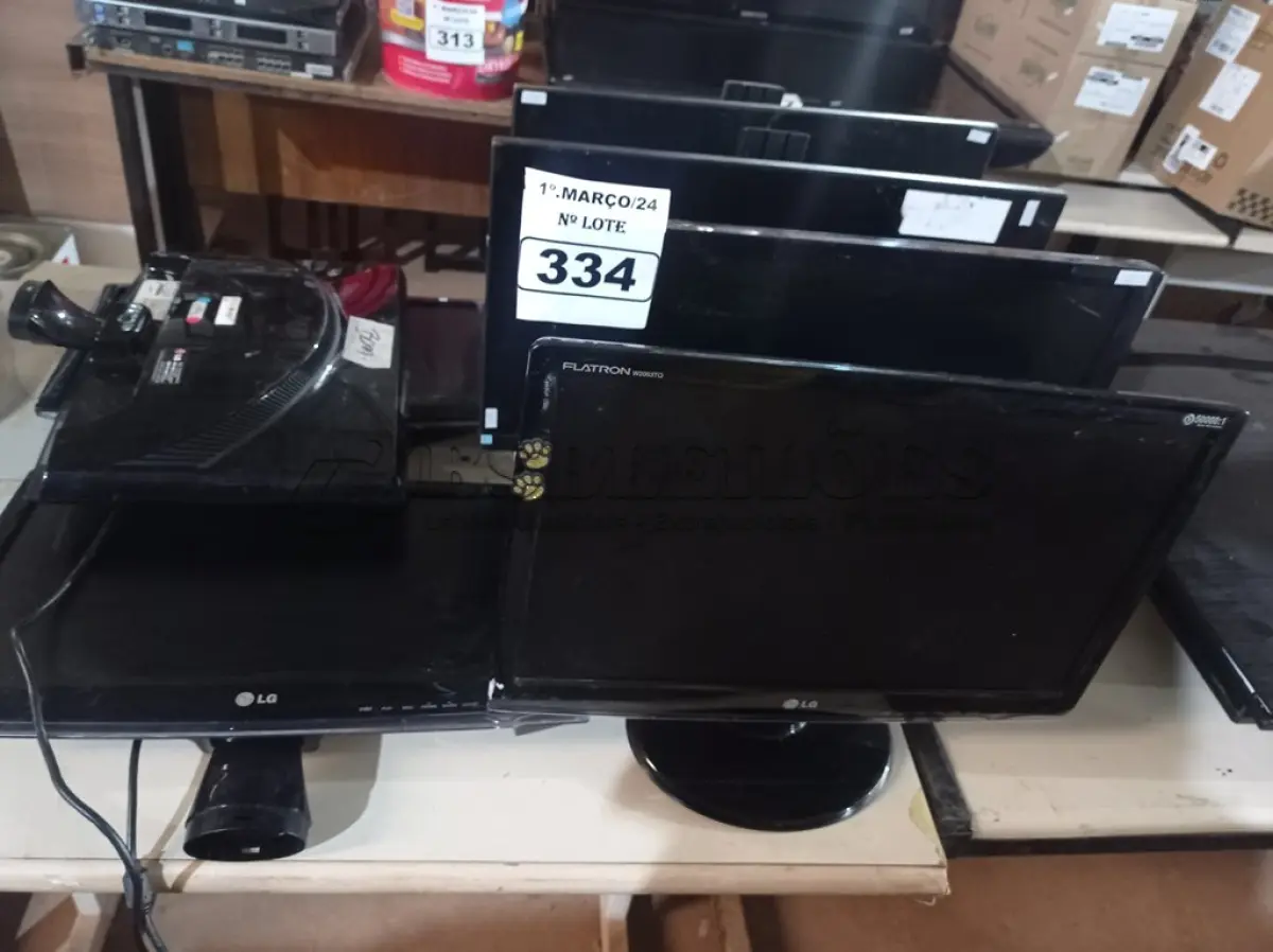 LOTE 334 - 07 MONITORES MARCAS E MODELOS DIVERSOS PARA RETIRADA DE PEÇAS. (NO ESTADO) ATENÇÃO! FAZER A VISITAÇÃO ANTES DE ARREMATAR, NÃO SABEMOS SE FUNCIONA. LEILÃO NÃO TEM GARANTIA E NEM DEVOLUÇÃO, SUJEITO A POSSÍVEIS AVARIAS VISÍVEIS/OCULTAS E/OU AUSÊNCIA DE COMPONENTES.