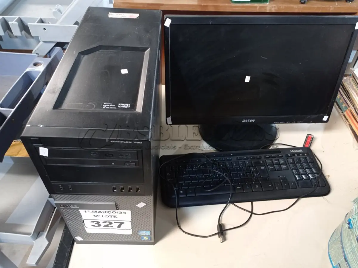 LOTE 327 - 01 CPU, 01 MONITOR E 01 TECLADO. (NO ESTADO) ATENÇÃO! FAZER A VISITAÇÃO ANTES DE ARREMATAR, NÃO SABEMOS SE FUNCIONA. LEILÃO NÃO TEM GARANTIA E NEM DEVOLUÇÃO, SUJEITO A POSSÍVEIS AVARIAS VISÍVEIS/OCULTAS E/OU AUSÊNCIA DE COMPONENTES.