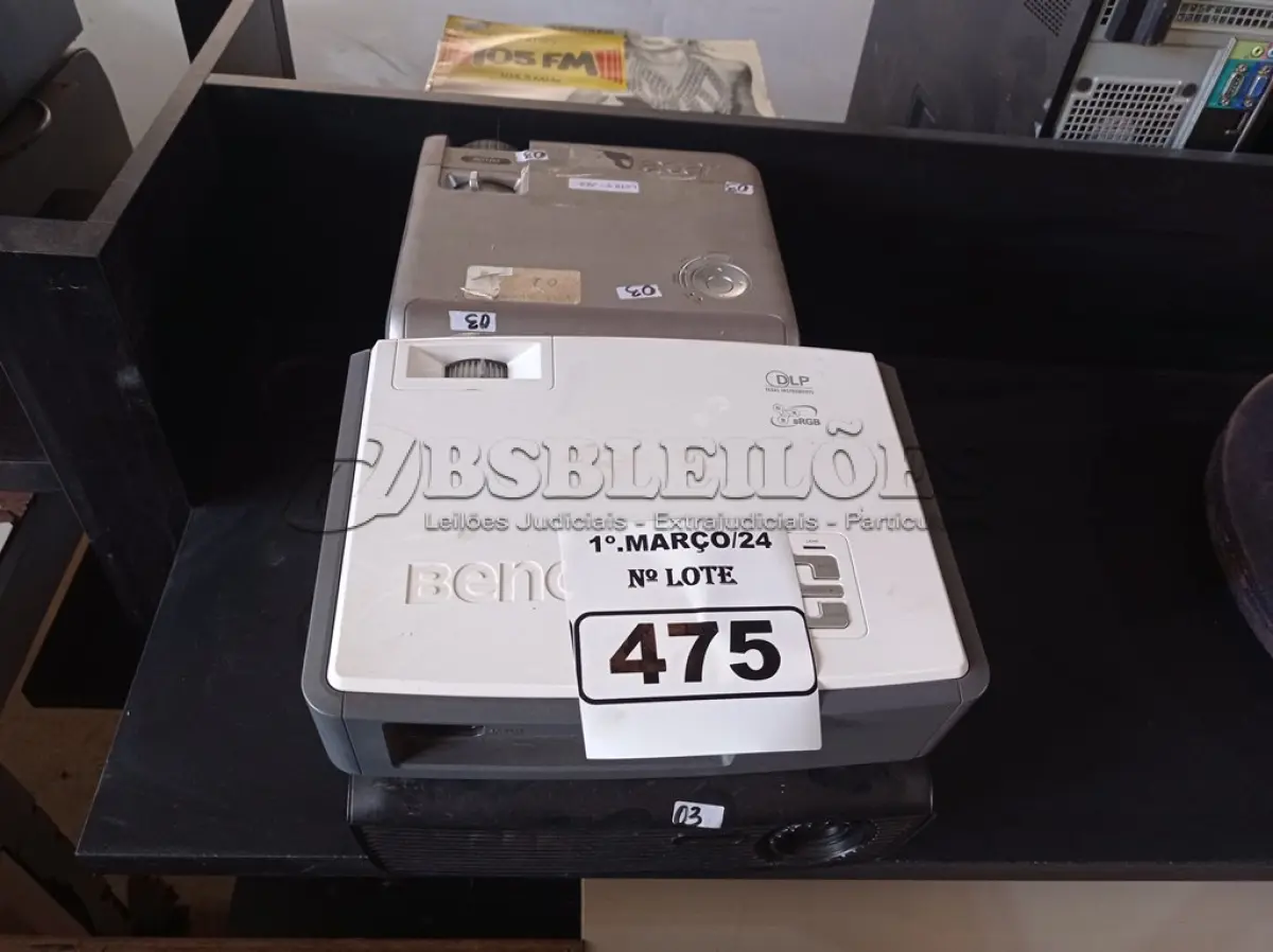 LOTE 475 - 04 PROJETORES MULTIMÍDIA PARA RETIRADA DE PEÇAS. (NO ESTADO) ATENÇÃO! FAZER A VISITAÇÃO ANTES DE ARREMATAR, NÃO SABEMOS SE FUNCIONA. LEILÃO NÃO TEM GARANTIA E NEM DEVOLUÇÃO, SUJEITO A POSSÍVEIS AVARIAS VISÍVEIS/OCULTAS E/OU AUSÊNCIA DE COMPONENTES.