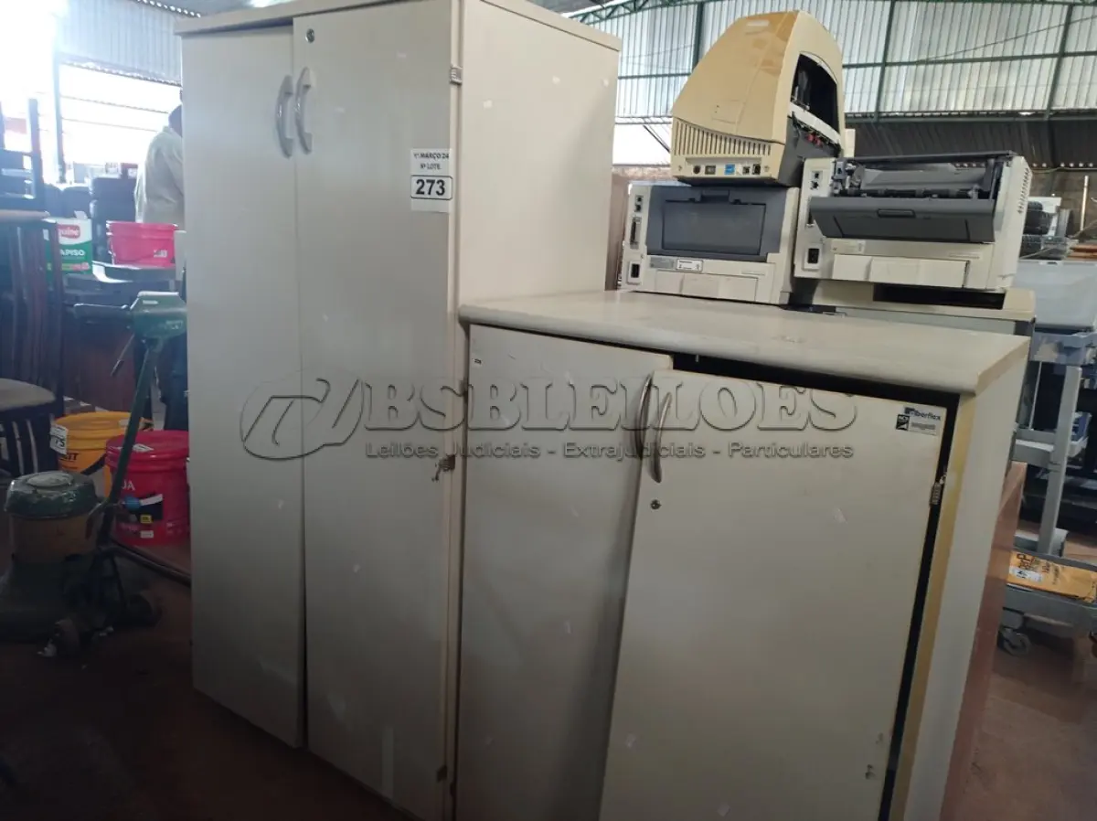 LOTE 273 - 02 ARMÁRIOS EM MADEIRA SENDO 01 BAIXO. (NO ESTADO) ATENÇÃO! FAZER A VISITAÇÃO ANTES DE ARREMATAR, NÃO SABEMOS SE FUNCIONA. LEILÃO NÃO TEM GARANTIA E NEM DEVOLUÇÃO, SUJEITO A POSSÍVEIS AVARIAS VISÍVEIS/OCULTAS E/OU AUSÊNCIA DE COMPONENTES.
