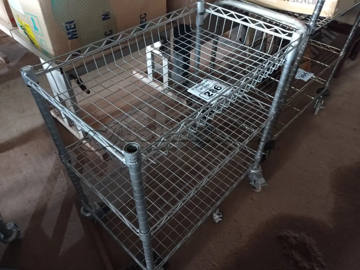 LOTE 286 - 01 CARRINHO PARA TRANSPORTE DE ALIMENTOS. (NO ESTADO) ATENÇÃO! FAZER A VISITAÇÃO ANTES DE ARREMATAR, NÃO SABEMOS SE FUNCIONA. LEILÃO NÃO TEM GARANTIA E NEM DEVOLUÇÃO, SUJEITO A POSSÍVEIS AVARIAS VISÍVEIS/OCULTAS E/OU AUSÊNCIA DE COMPONENTES.