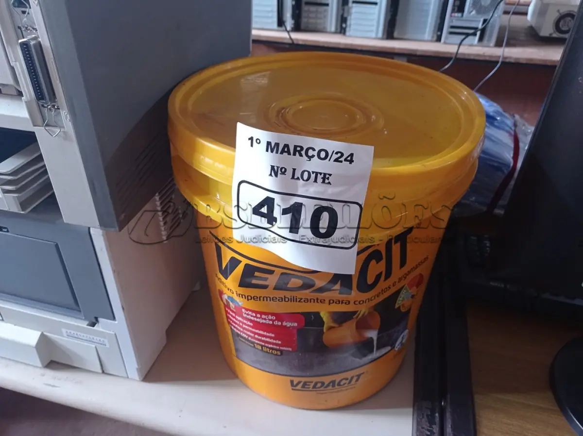 LOTE 410 - 01 BALDE DE VEDACIT, ADITIVO IMPERMEABILIZANTE PARA CONCRETOS E ARGAMASSAS. (NO ESTADO) ATENÇÃO! FAZER A VISITAÇÃO ANTES DE ARREMATAR, NÃO SABEMOS SE FUNCIONA. LEILÃO NÃO TEM GARANTIA E NEM DEVOLUÇÃO, SUJEITO A POSSÍVEIS AVARIAS VISÍVEIS/OCULTAS E/OU AUSÊNCIA DE COMPONENTES.