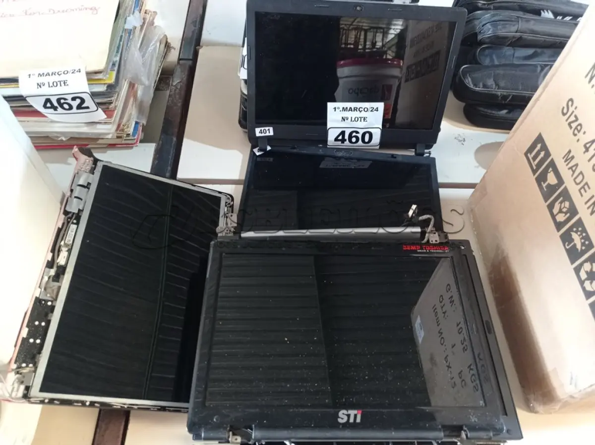 LOTE 460 - 01 LOTE COM PEÇAS PARA NOTEBOOKS. (NO ESTADO) ATENÇÃO! FAZER A VISITAÇÃO ANTES DE ARREMATAR, NÃO SABEMOS SE FUNCIONA. LEILÃO NÃO TEM GARANTIA E NEM DEVOLUÇÃO, SUJEITO A POSSÍVEIS AVARIAS VISÍVEIS/OCULTAS E/OU AUSÊNCIA DE COMPONENTES.