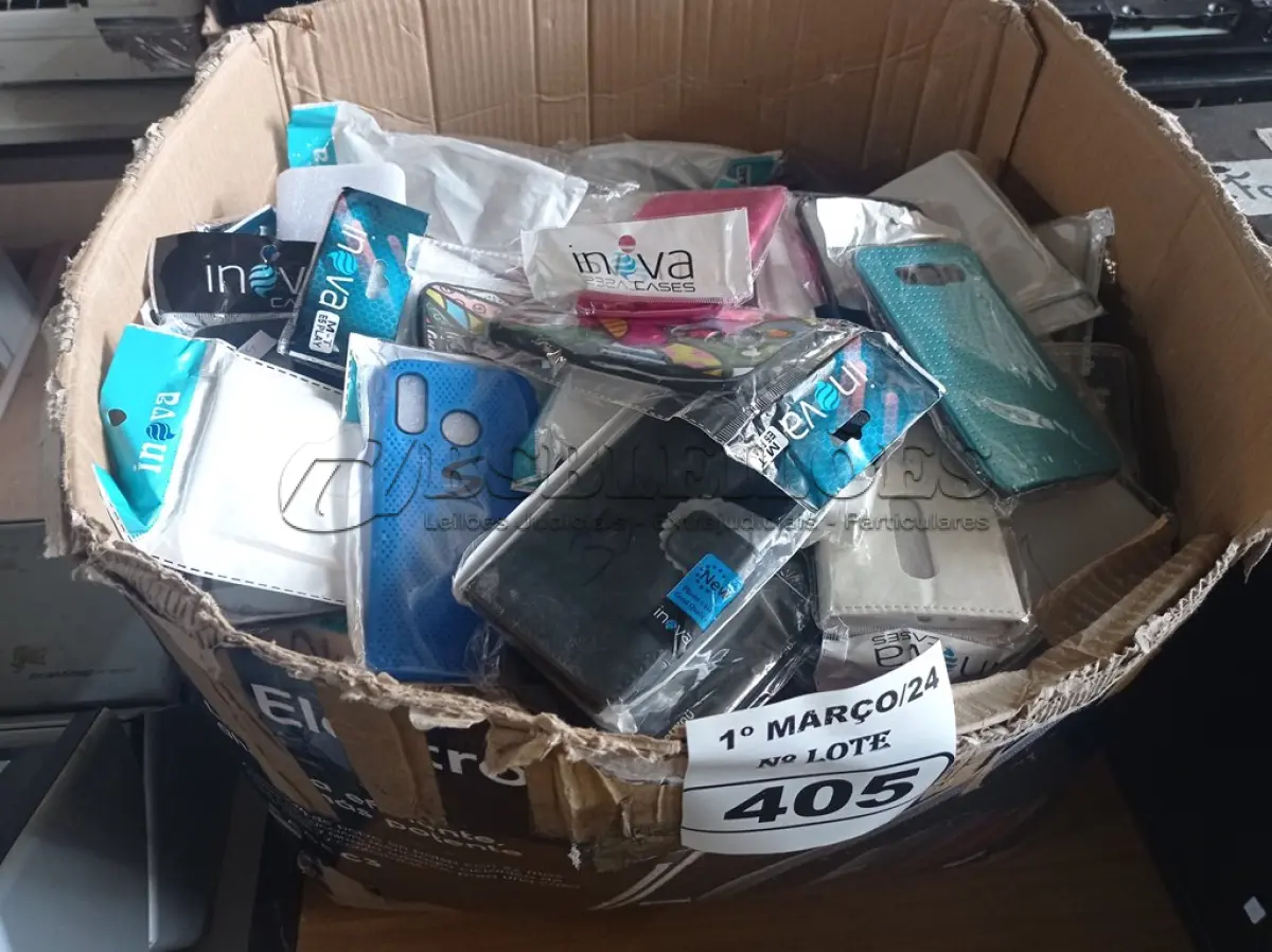 LOTE 405 - 01 LOTE COM VÁRIAS CAPINHAS PARA CELULAR MARCAS E MODELOS DIVERSOS. (NO ESTADO) ATENÇÃO! FAZER A VISITAÇÃO ANTES DE ARREMATAR, NÃO SABEMOS SE FUNCIONA. LEILÃO NÃO TEM GARANTIA E NEM DEVOLUÇÃO, SUJEITO A POSSÍVEIS AVARIAS VISÍVEIS/OCULTAS E/OU AUSÊNCIA DE COMPONENTES.