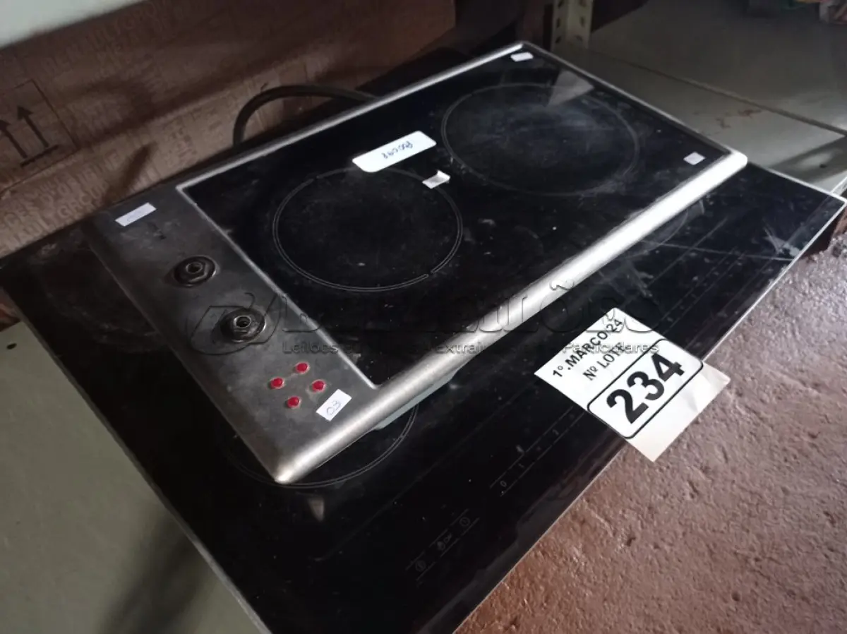 LOTE 234 - 02 FOGÕES DE INDUÇÃO MARCAS E MODELOS DIVERSOS PARA RETIRADA DE PEÇAS. (NO ESTADO) ATENÇÃO! FAZER A VISITAÇÃO ANTES DE ARREMATAR, NÃO SABEMOS SE FUNCIONA. LEILÃO NÃO TEM GARANTIA E NEM DEVOLUÇÃO, SUJEITO A POSSÍVEIS AVARIAS VISÍVEIS/OCULTAS E/OU AUSÊNCIA DE COMPONENTES.