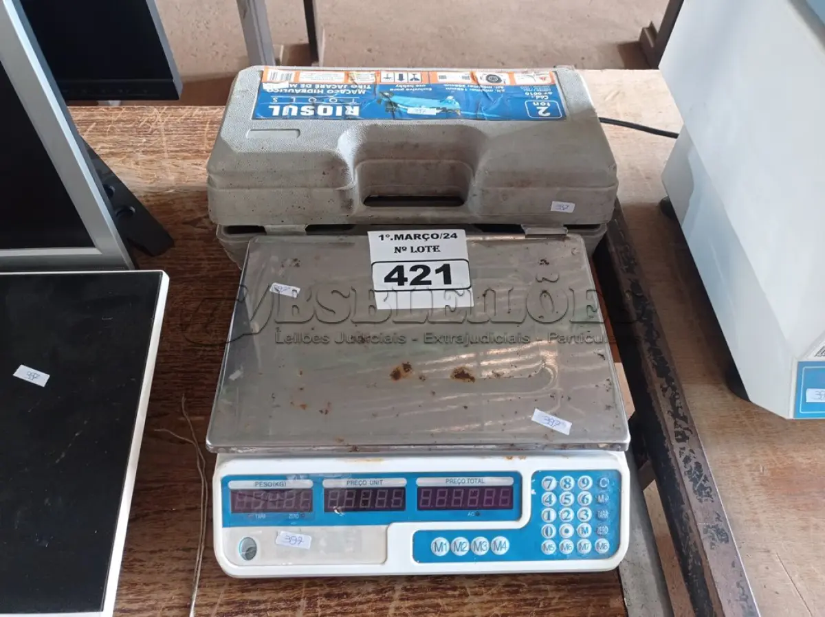 LOTE 421 - 01 BALANÇA DIGITAL E 01 MACACO JACARÉ 2TN. (NO ESTADO) ATENÇÃO! FAZER A VISITAÇÃO ANTES DE ARREMATAR, NÃO SABEMOS SE FUNCIONA. LEILÃO NÃO TEM GARANTIA E NEM DEVOLUÇÃO, SUJEITO A POSSÍVEIS AVARIAS VISÍVEIS/OCULTAS E/OU AUSÊNCIA DE COMPONENTES.
