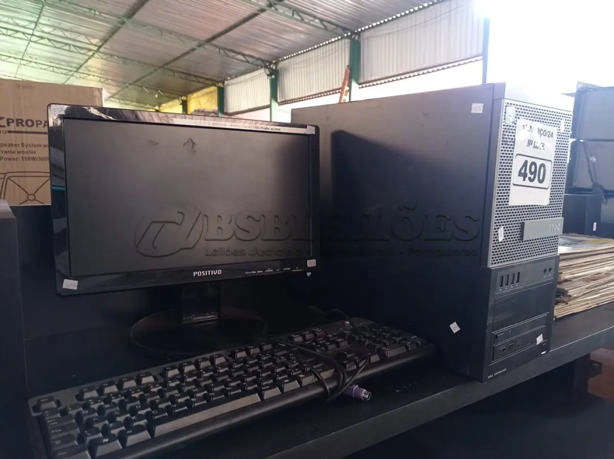 LOTE 490 - 01 CPU’S, 01 MONITOR E 01 TECLADO. (NO ESTADO) ATENÇÃO! FAZER A VISITAÇÃO ANTES DE ARREMATAR, NÃO SABEMOS SE FUNCIONA. LEILÃO NÃO TEM GARANTIA E NEM DEVOLUÇÃO, SUJEITO A POSSÍVEIS AVARIAS VISÍVEIS/OCULTAS E/OU AUSÊNCIA DE COMPONENTES.