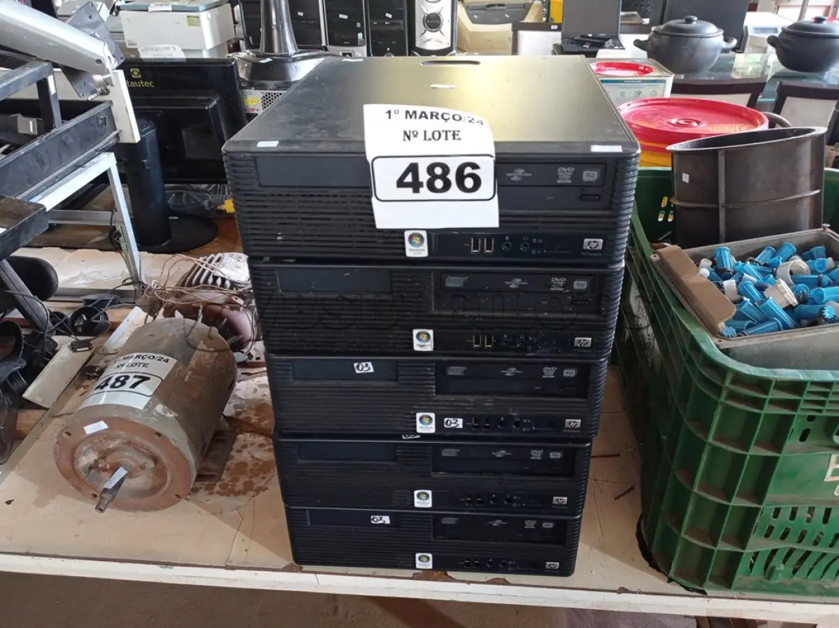LOTE 486 - 05 CPUS PARA RETIRADA DE PEÇAS. (NO ESTADO) ATENÇÃO! FAZER A VISITAÇÃO ANTES DE ARREMATAR, NÃO SABEMOS SE FUNCIONA. LEILÃO NÃO TEM GARANTIA E NEM DEVOLUÇÃO, SUJEITO A POSSÍVEIS AVARIAS VISÍVEIS/OCULTAS E/OU AUSÊNCIA DE COMPONENTES.