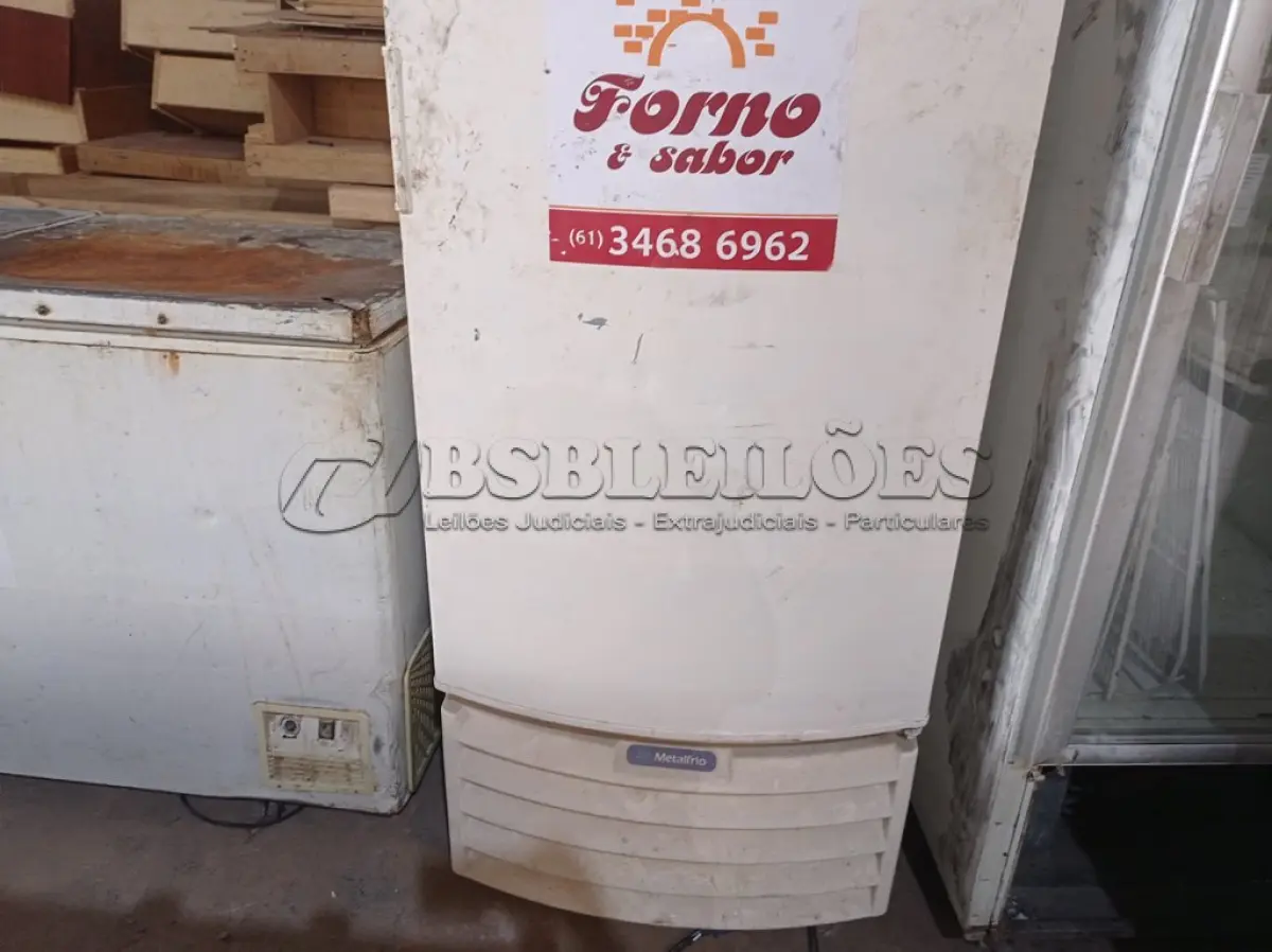 LOTE 285 - 01 CERVEJEIRA MARCA METALFRIO. (NO ESTADO) ATENÇÃO! FAZER A VISITAÇÃO ANTES DE ARREMATAR, NÃO SABEMOS SE FUNCIONA. LEILÃO NÃO TEM GARANTIA E NEM DEVOLUÇÃO, SUJEITO A POSSÍVEIS AVARIAS VISÍVEIS/OCULTAS E/OU AUSÊNCIA DE COMPONENTES.