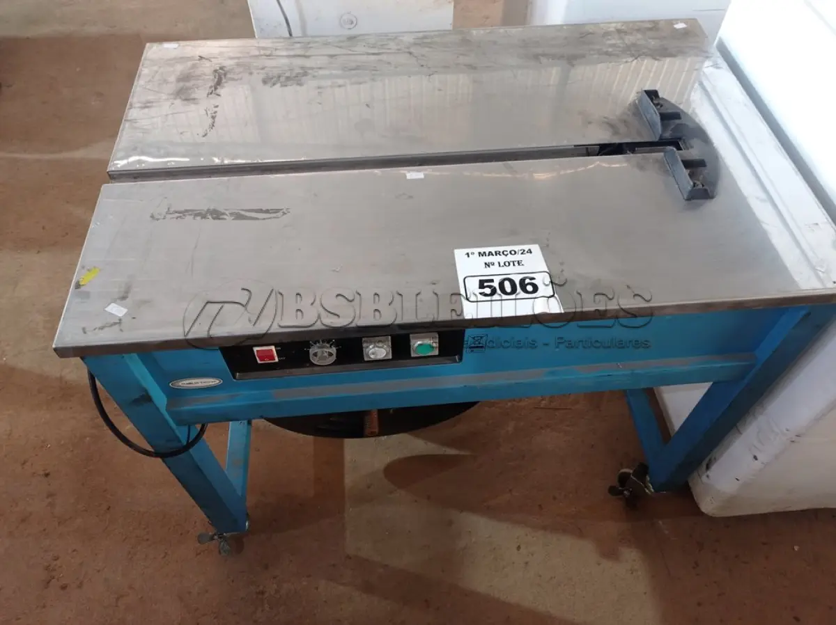 LOTE 506 - 01 MAQUINA ELÉTRICA ARQUEADORA DE FITA MODELO TP-202 MARCA KORETECH 110V. (NO ESTADO) ATENÇÃO! FAZER A VISITAÇÃO ANTES DE ARREMATAR, NÃO SABEMOS SE FUNCIONA. LEILÃO NÃO TEM GARANTIA E NEM DEVOLUÇÃO, SUJEITO A POSSÍVEIS AVARIAS VISÍVEIS/OCULTAS E/OU AUSÊNCIA DE COMPONENTES.