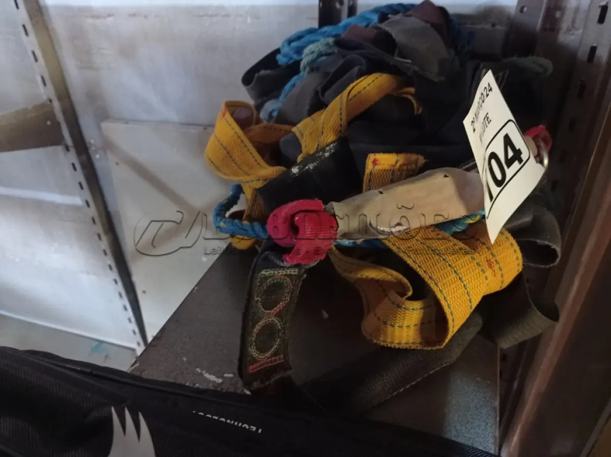 LOTE 104 - 05 CINTOS DE SEGURANÇA NO TRABALHO. (NO ESTADO) ATENÇÃO! FAZER A VISITAÇÃO ANTES DE ARREMATAR, NÃO SABEMOS SE FUNCIONA. LEILÃO NÃO TEM GARANTIA E NEM DEVOLUÇÃO, SUJEITO A POSSÍVEIS AVARIAS VISÍVEIS/OCULTAS E/OU AUSÊNCIA DE COMPONENTES.