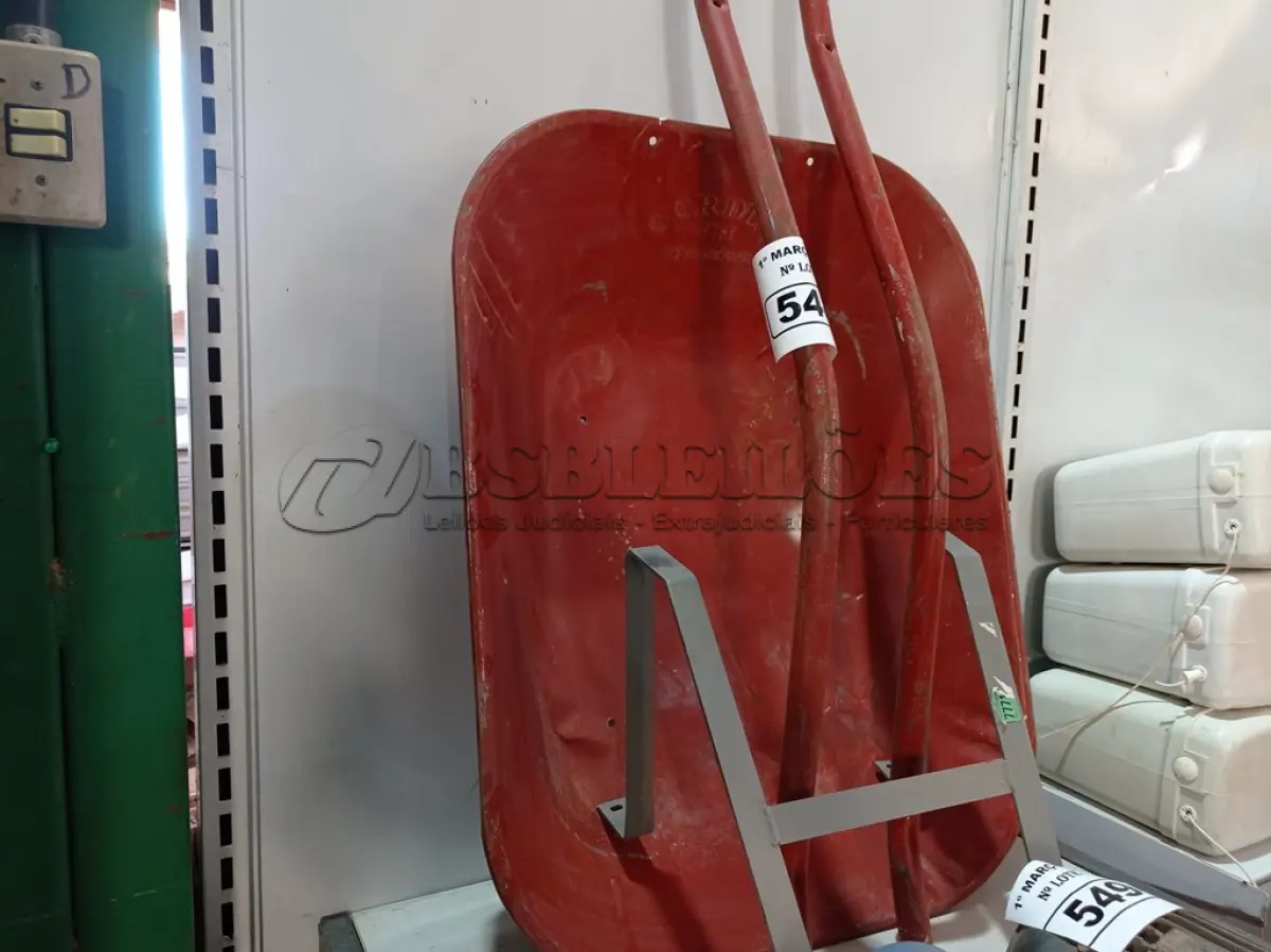 LOTE 548 - 01 CARRINHO DE MÃO INCOMPLETO (NO ESTADO) ATENÇÃO! FAZER A VISITAÇÃO ANTES DE ARREMATAR, NÃO SABEMOS SE FUNCIONA. LEILÃO NÃO TEM GARANTIA E NEM DEVOLUÇÃO, SUJEITO A POSSÍVEIS AVARIAS VISÍVEIS/OCULTAS E/OU AUSÊNCIA DE COMPONENTES.