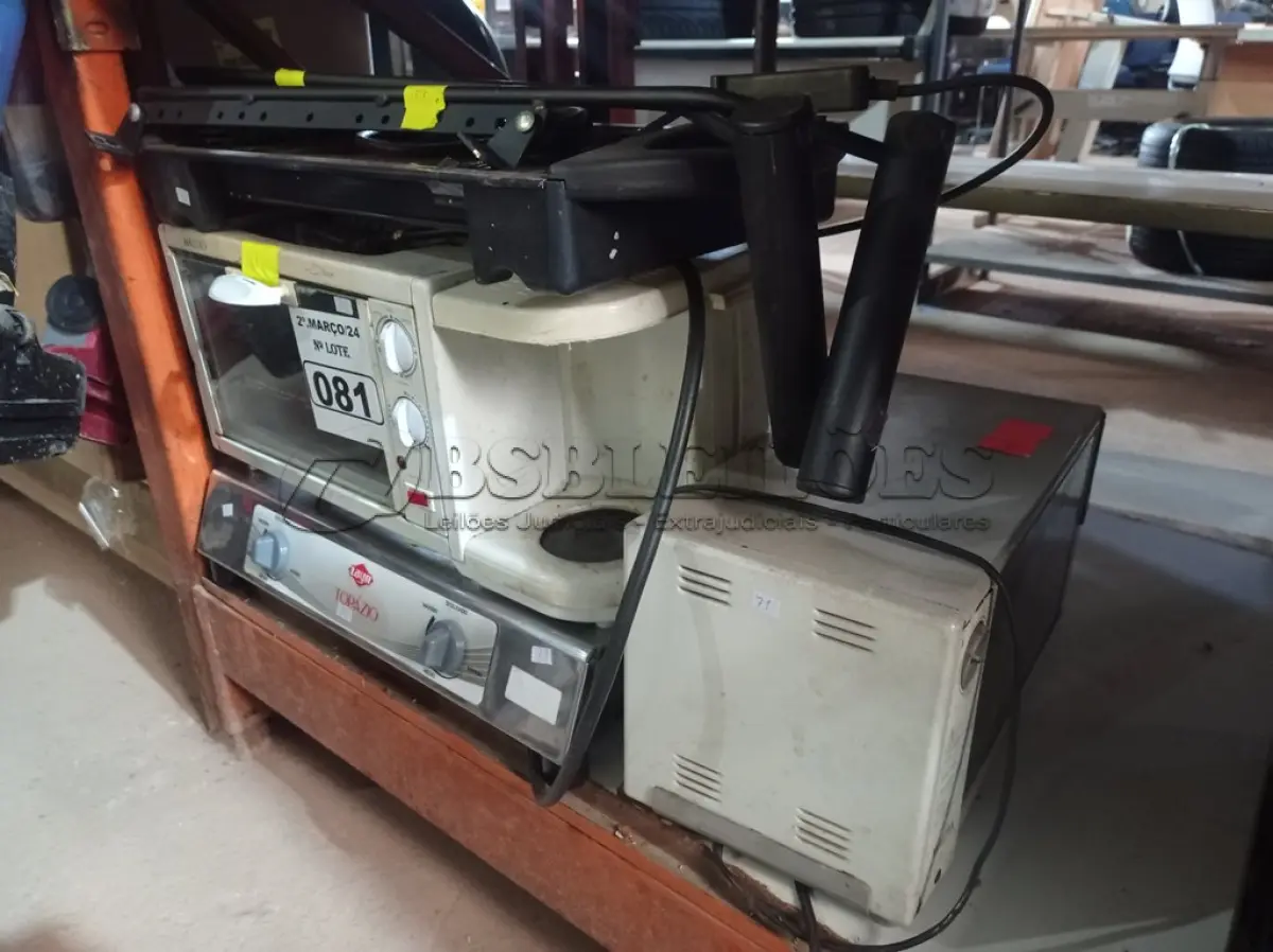 LOTE 081 - 01 FOGÃO DE INDUÇÃO, 02 FORNOS ELÉTRICOS E 01 CHURRASQUEIRA ELÉTRICA MARCAS E MODELOS DIVERSOS. (NO ESTADO) ATENÇÃO! FAZER A VISITAÇÃO ANTES DE ARREMATAR, NÃO SABEMOS SE FUNCIONA. LEILÃO NÃO TEM GARANTIA E NEM DEVOLUÇÃO, SUJEITO A POSSÍVEIS AVARIAS VISÍVEIS/OCULTAS E/OU AUSÊNCIA DE COMPONENTES.
