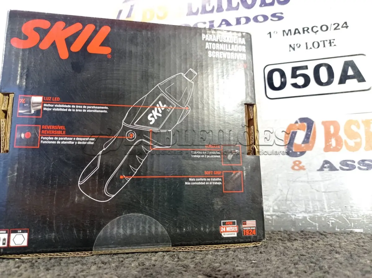 LOTE 050 - 01 PARAFUSADEIRA SKIL 3.6V BRCH 220V. (NOVO) (NO ESTADO) ATENÇÃO! FAZER A VISITAÇÃO ANTES DE ARREMATAR, NÃO SABEMOS SE FUNCIONA. LEILÃO NÃO TEM GARANTIA E NEM DEVOLUÇÃO, SUJEITO A POSSÍVEIS AVARIAS VISÍVEIS/OCULTAS E/OU AUSÊNCIA DE COMPONENTES.