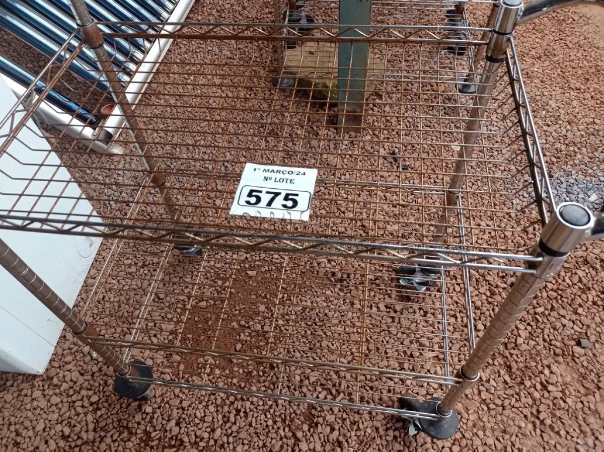 LOTE 575 - 01 CARRINHO PARA TRANSPORTE DE ALIMENTOS. (NO ESTADO) ATENÇÃO! FAZER A VISITAÇÃO ANTES DE ARREMATAR, NÃO SABEMOS SE FUNCIONA. LEILÃO NÃO TEM GARANTIA E NEM DEVOLUÇÃO, SUJEITO A POSSÍVEIS AVARIAS VISÍVEIS/OCULTAS E/OU AUSÊNCIA DE COMPONENTES.