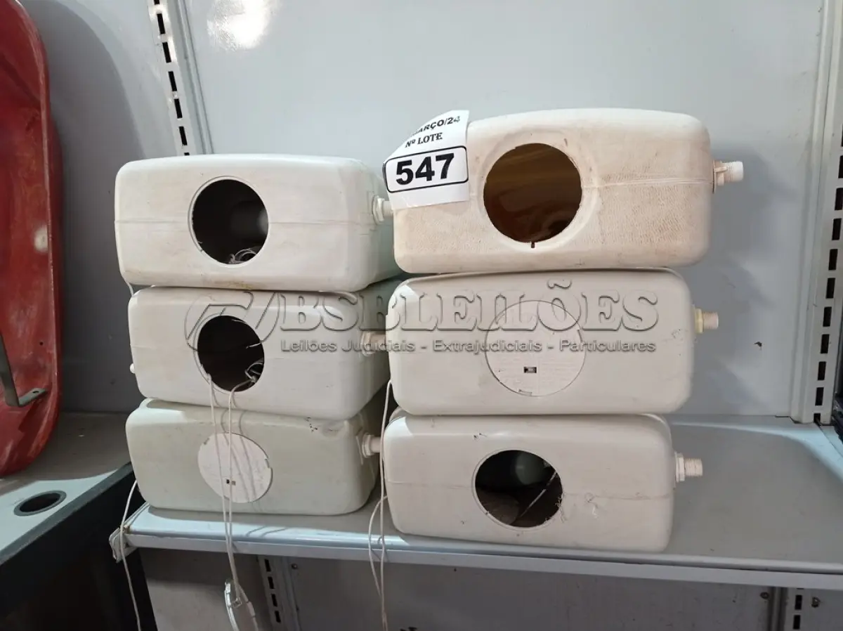 LOTE 547 - 06 CAIXAS DE DESCARGA.  (NO ESTADO) ATENÇÃO! FAZER A VISITAÇÃO ANTES DE ARREMATAR, NÃO SABEMOS SE FUNCIONA. LEILÃO NÃO TEM GARANTIA E NEM DEVOLUÇÃO, SUJEITO A POSSÍVEIS AVARIAS VISÍVEIS/OCULTAS E/OU AUSÊNCIA DE COMPONENTES.