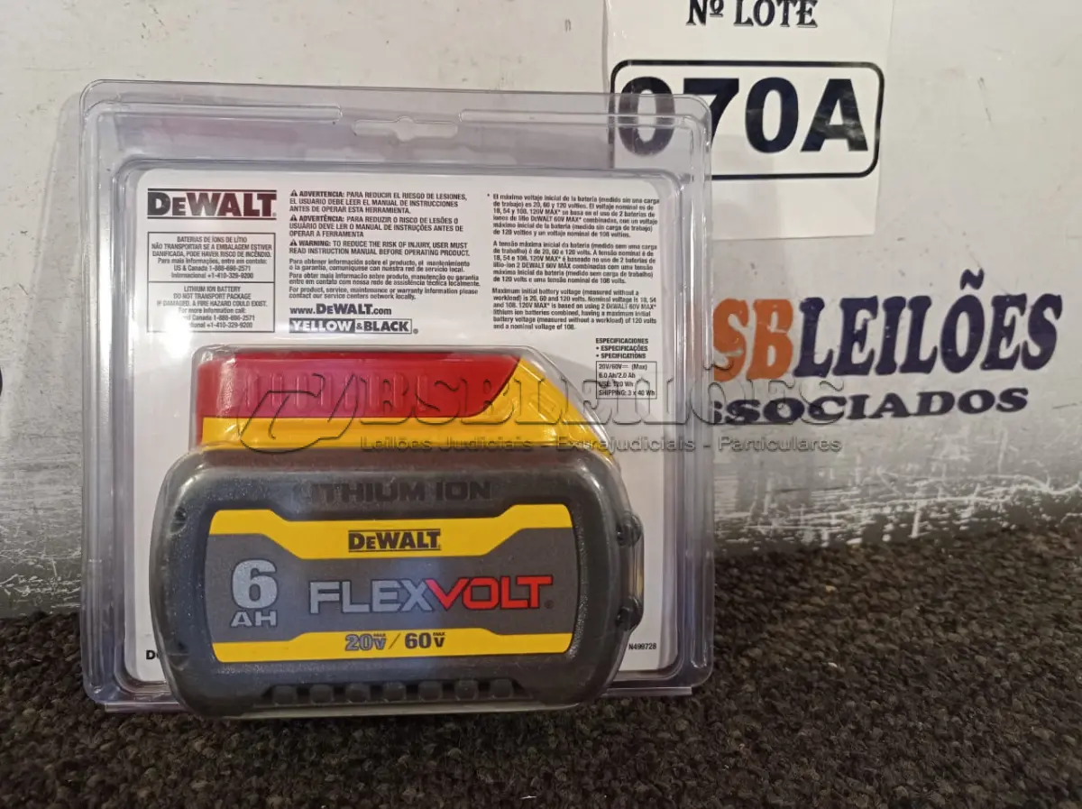 LOTE 070 - 01 BATERIA DE ION DE LÍTIO DE 20V-60V MÁXIMA COM INDICADOR DE CARGA MARCA DEWALT 6AH MODELO DCB606. (NOVO) (NO ESTADO) ATENÇÃO! FAZER A VISITAÇÃO ANTES DE ARREMATAR, NÃO SABEMOS SE FUNCIONA. LEILÃO NÃO TEM GARANTIA E NEM DEVOLUÇÃO, SUJEITO A POSSÍVEIS AVARIAS VISÍVEIS/OCULTAS E/OU AUSÊNCIA DE COMPONENTES.